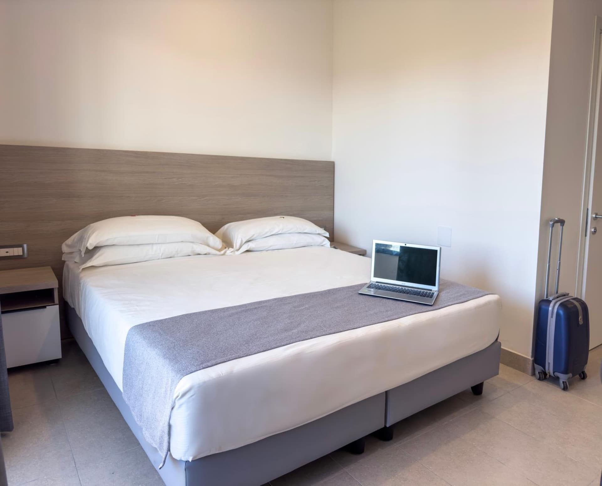 Simon Hotel Aprilia