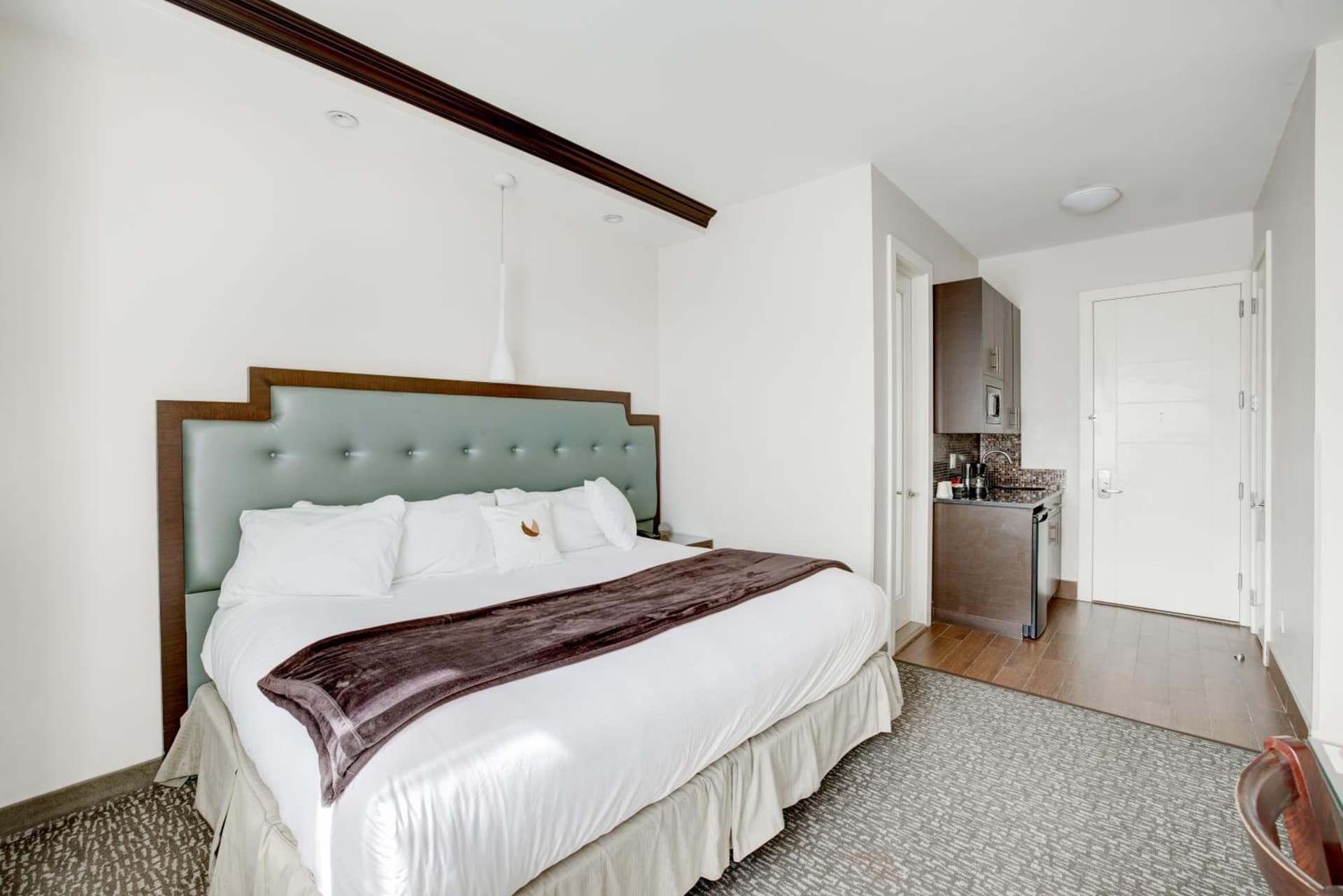 Aura Hotel Brooklyn