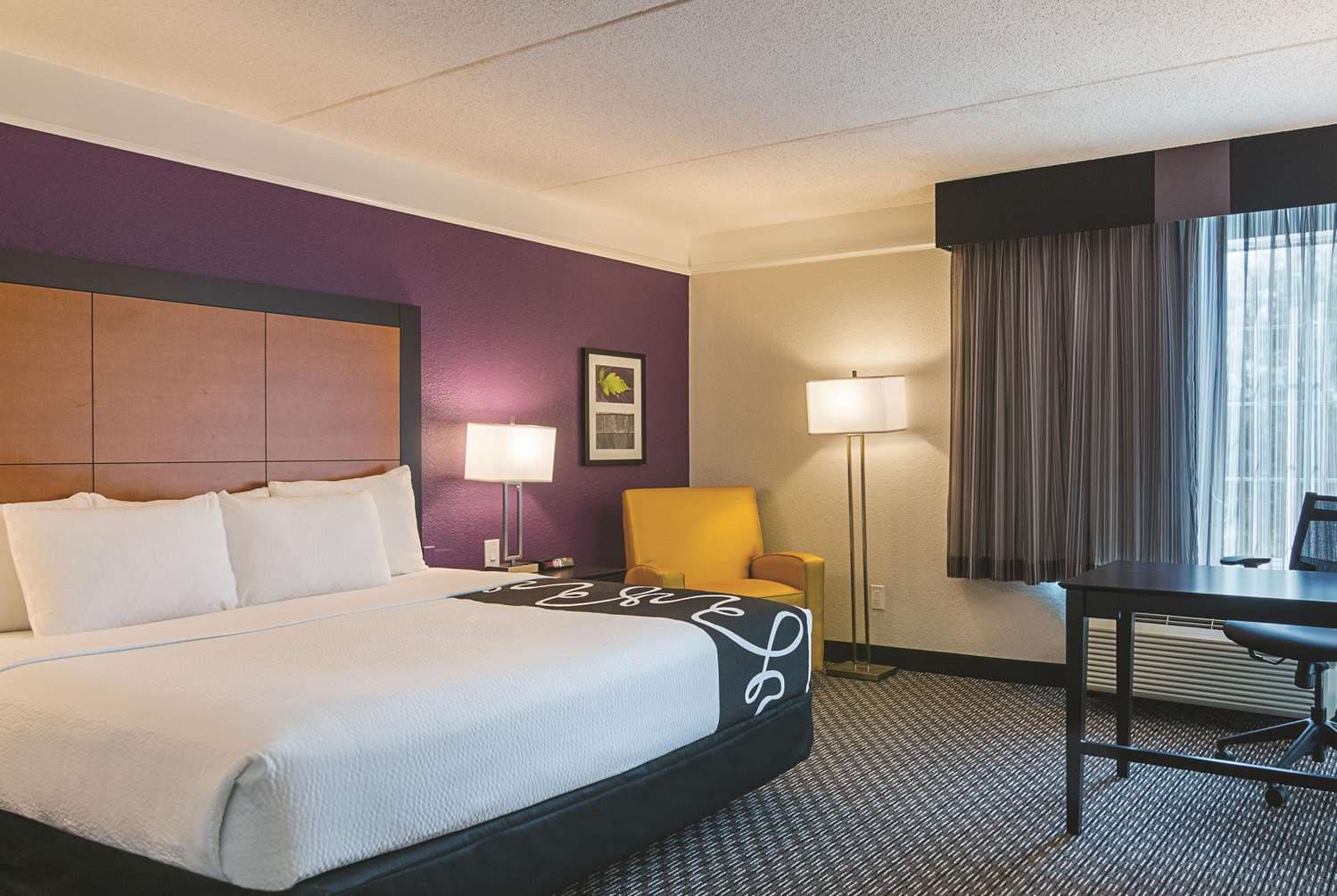 La Quinta Inn & Suites by Wyndham Orlando Airport