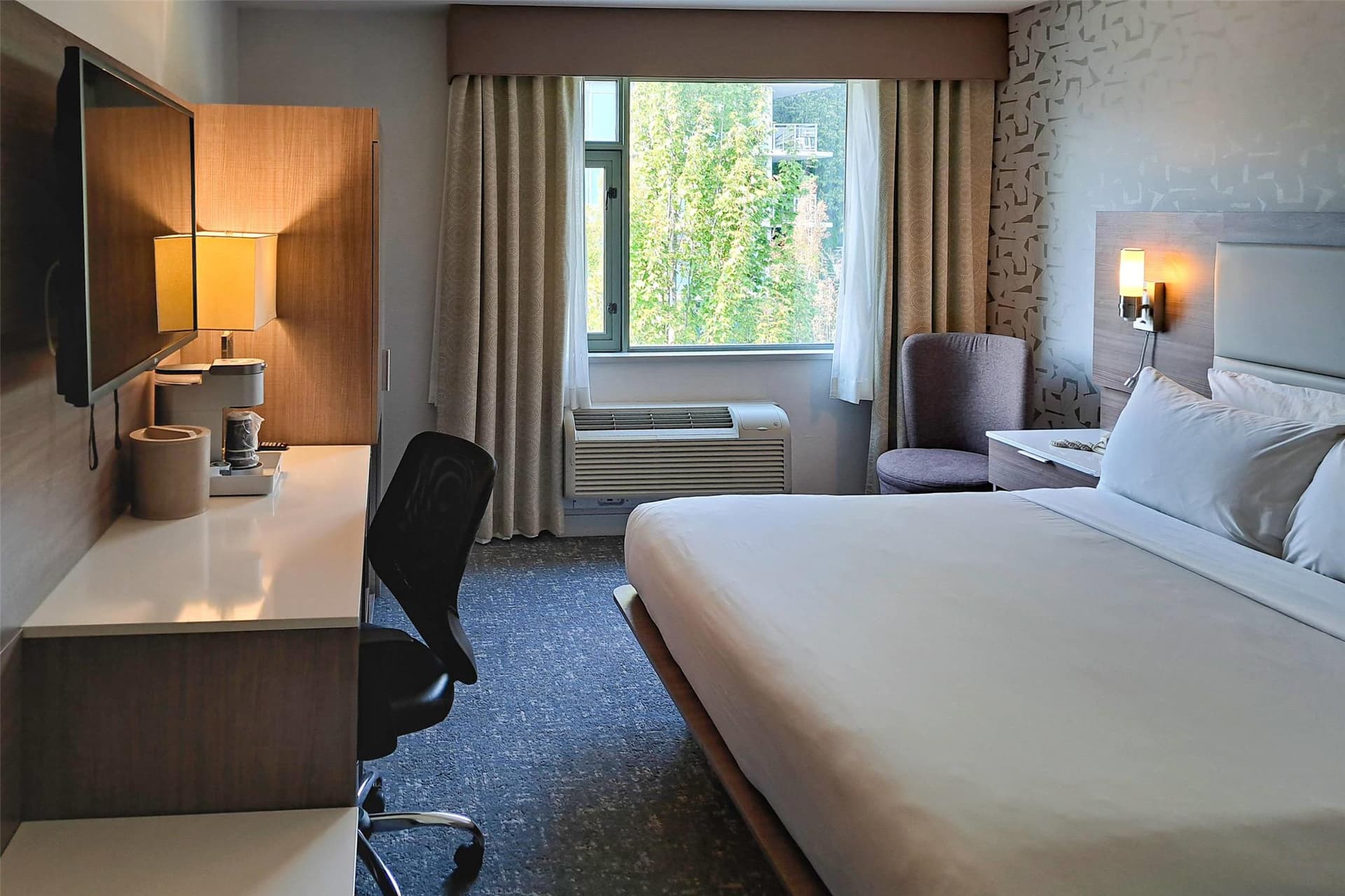 Comfort Hotel Vancouver Airport