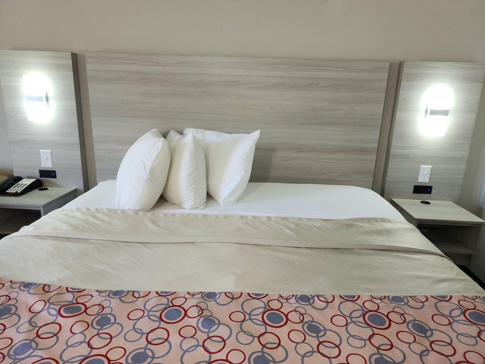 Discovery Inn & Suites