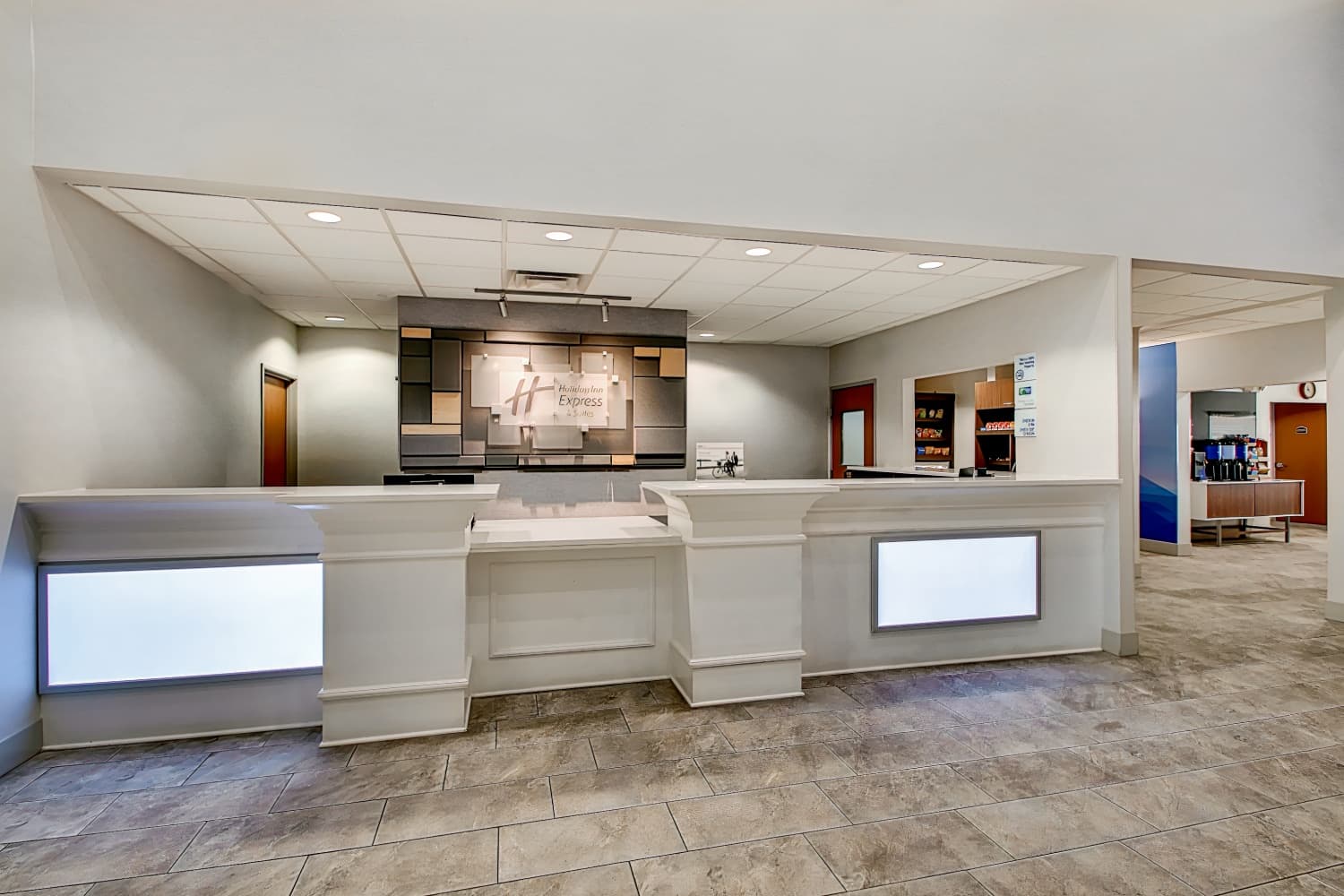 Holiday Inn Express & Suites Chicago North-Waukegan-Gurnee