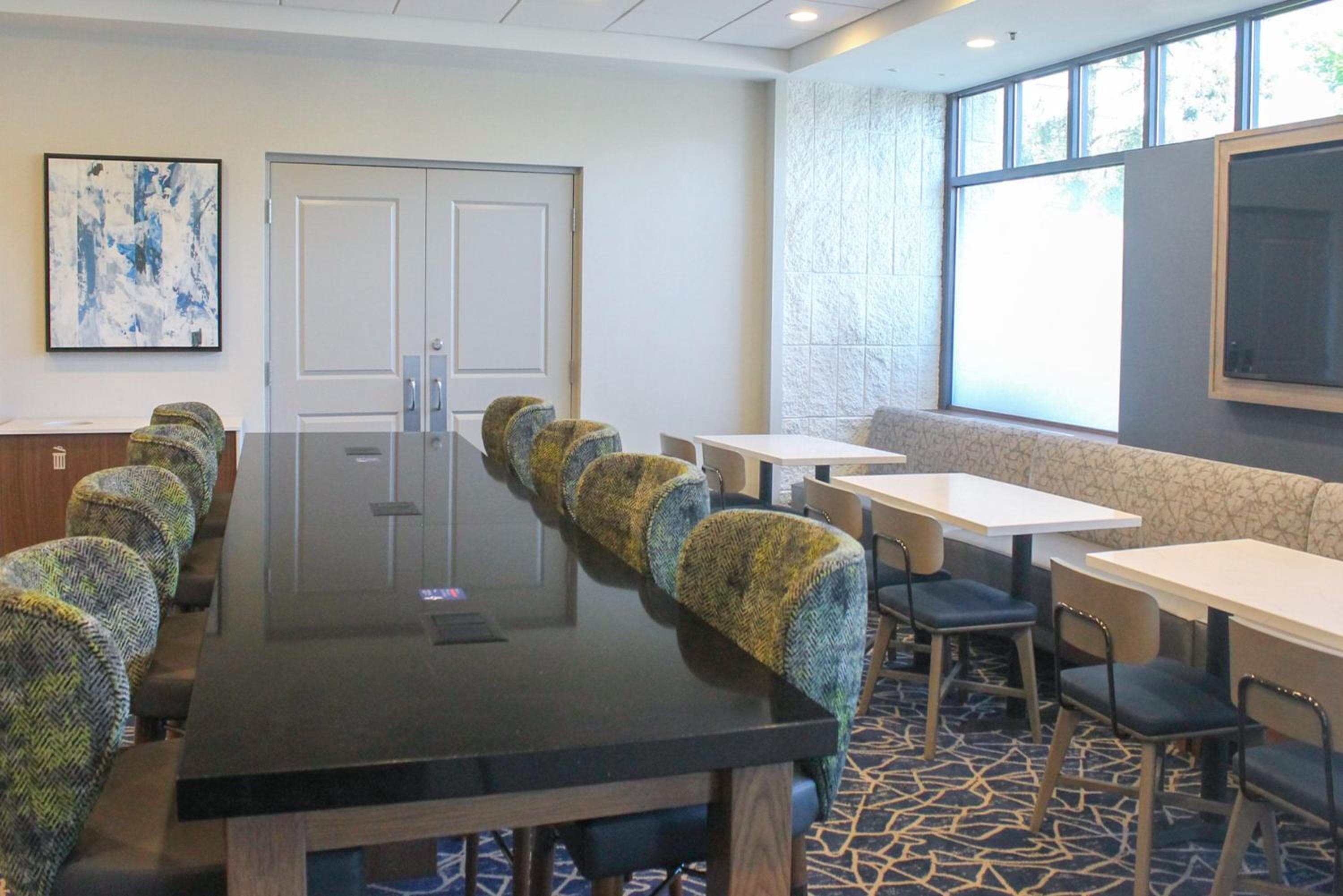 Holiday Inn Express & Suites Boston - Cambridge