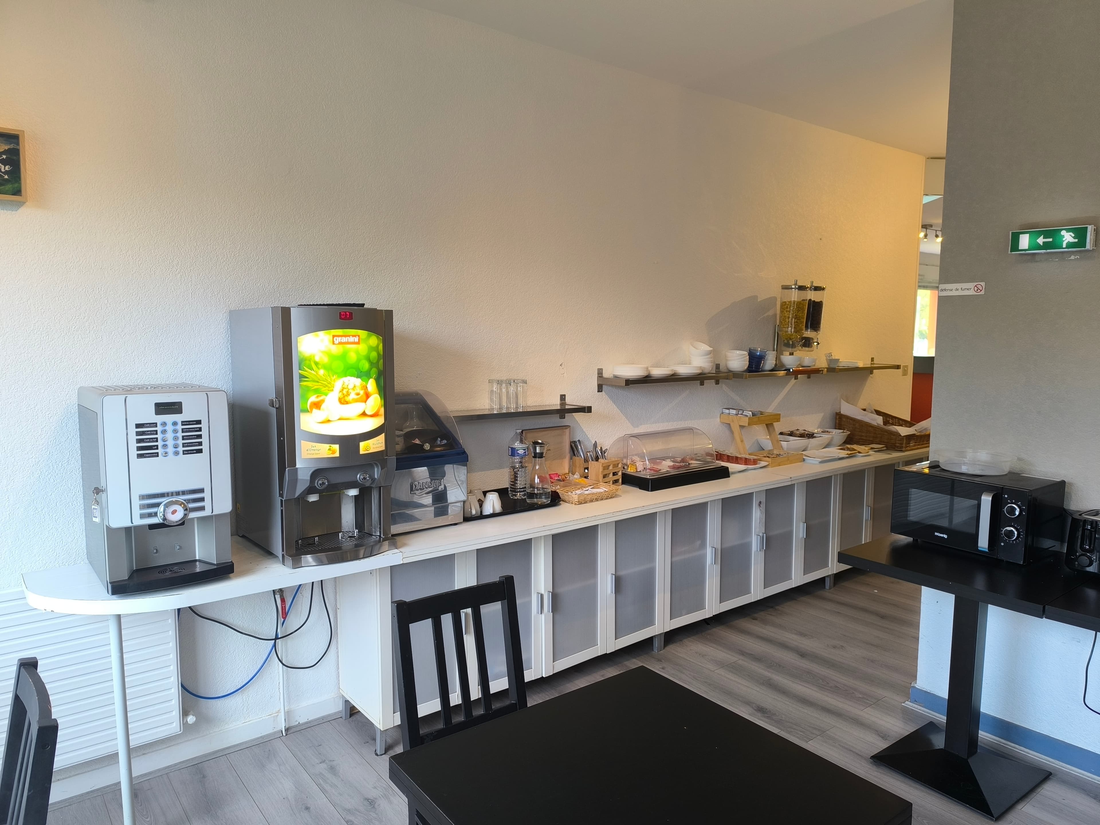 Adonis Lyon Est Artys Hotel