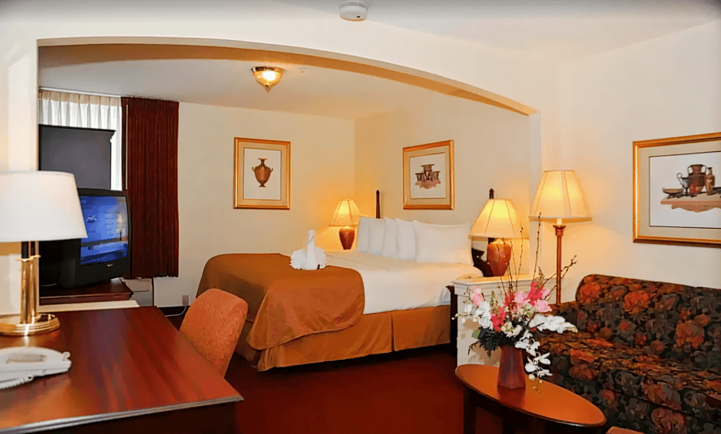 Opal Hotel & Suites