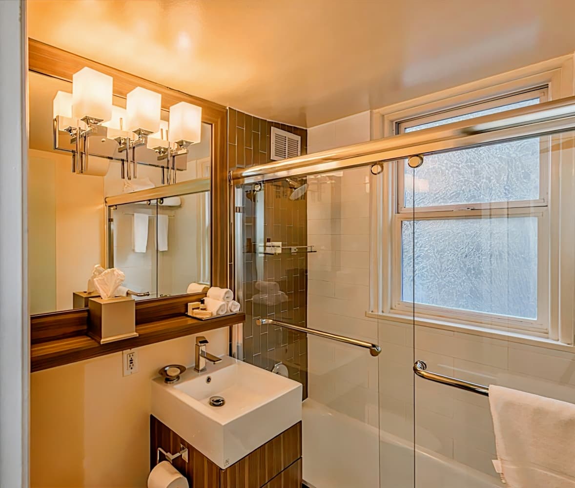 Executive Hotel Pacific