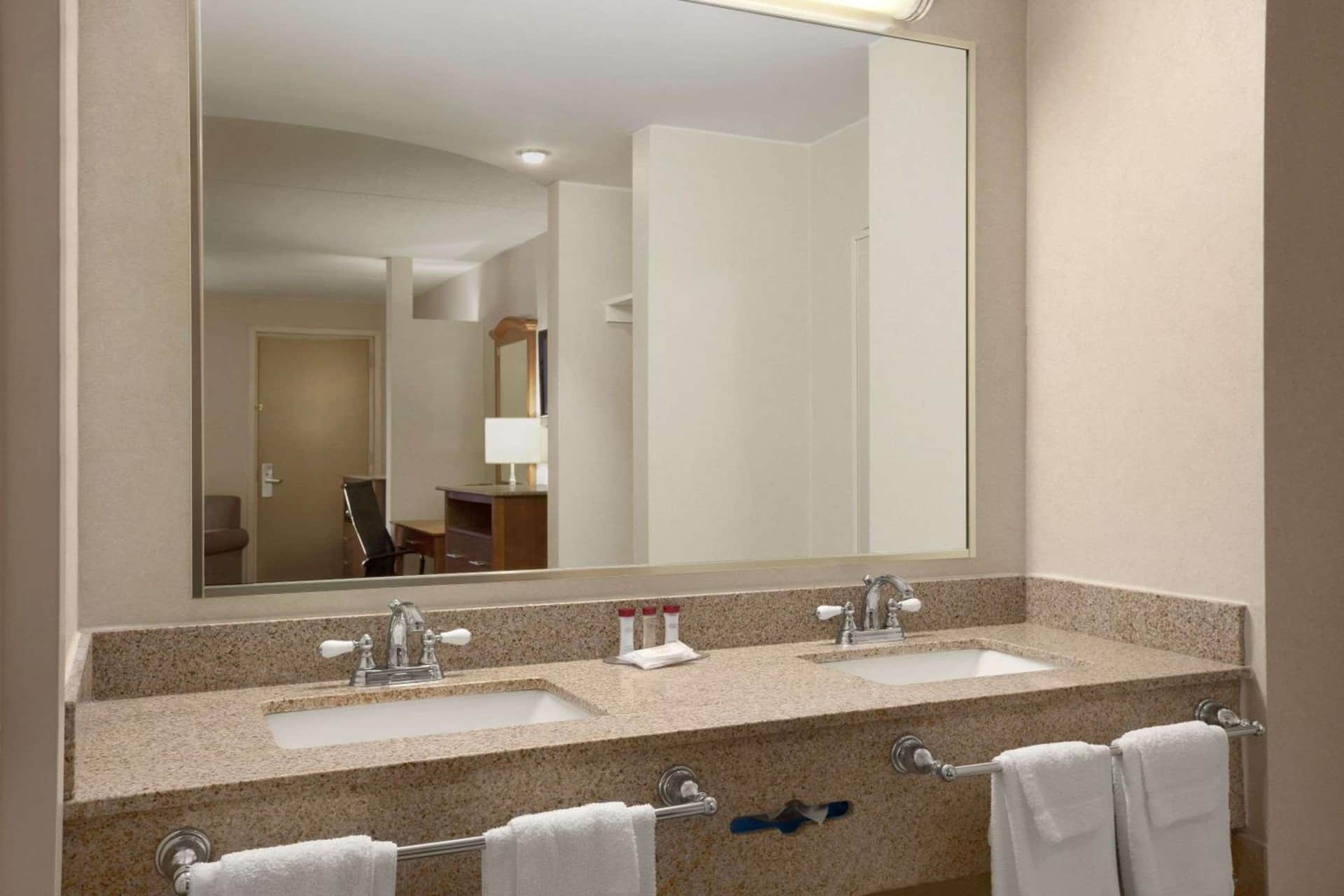 Ramada by Wyndham Rockville Centre