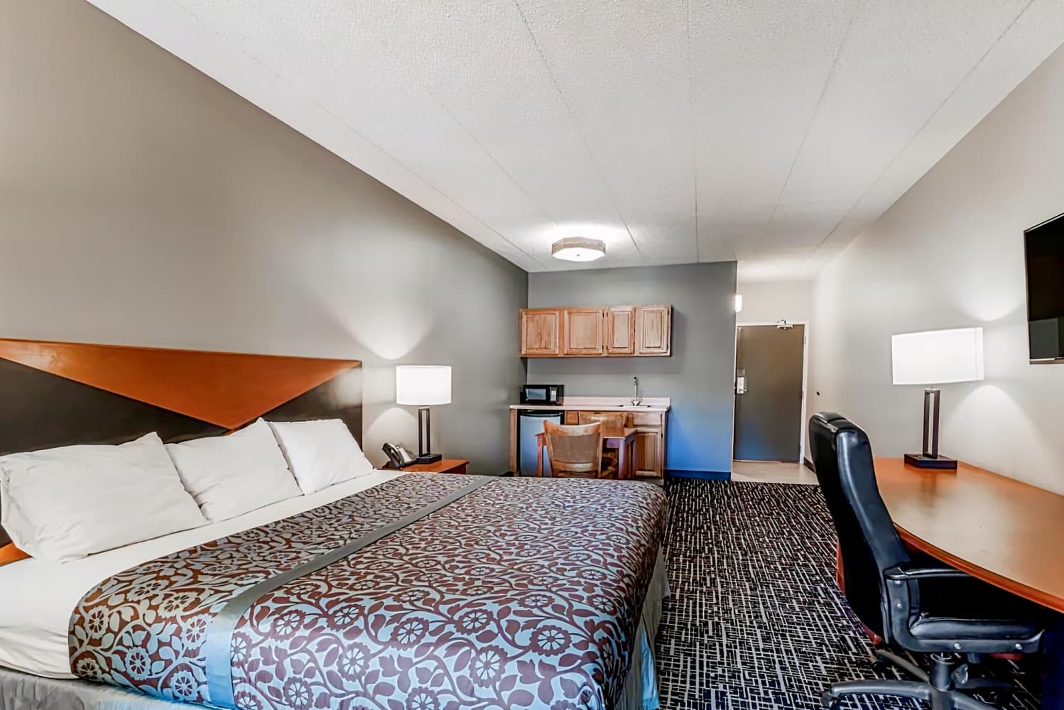 Days Inn & Suites by Wyndham Lancaster Amish Country