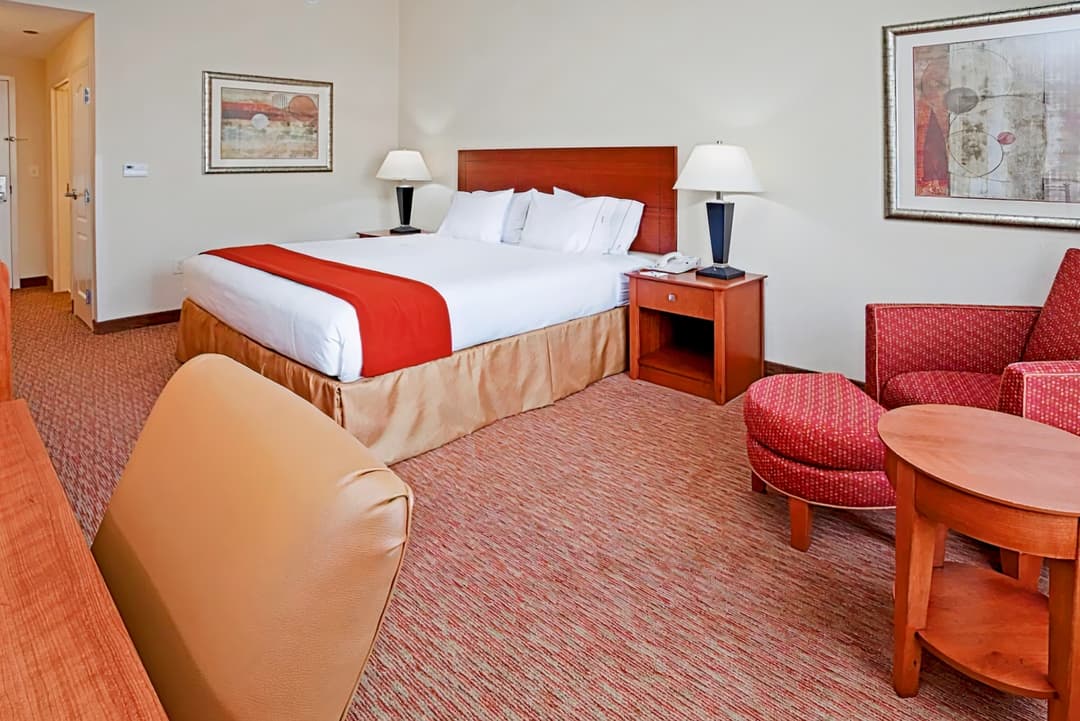 Holiday Inn Express Hotel & Suites Greensboro - Airport Area
