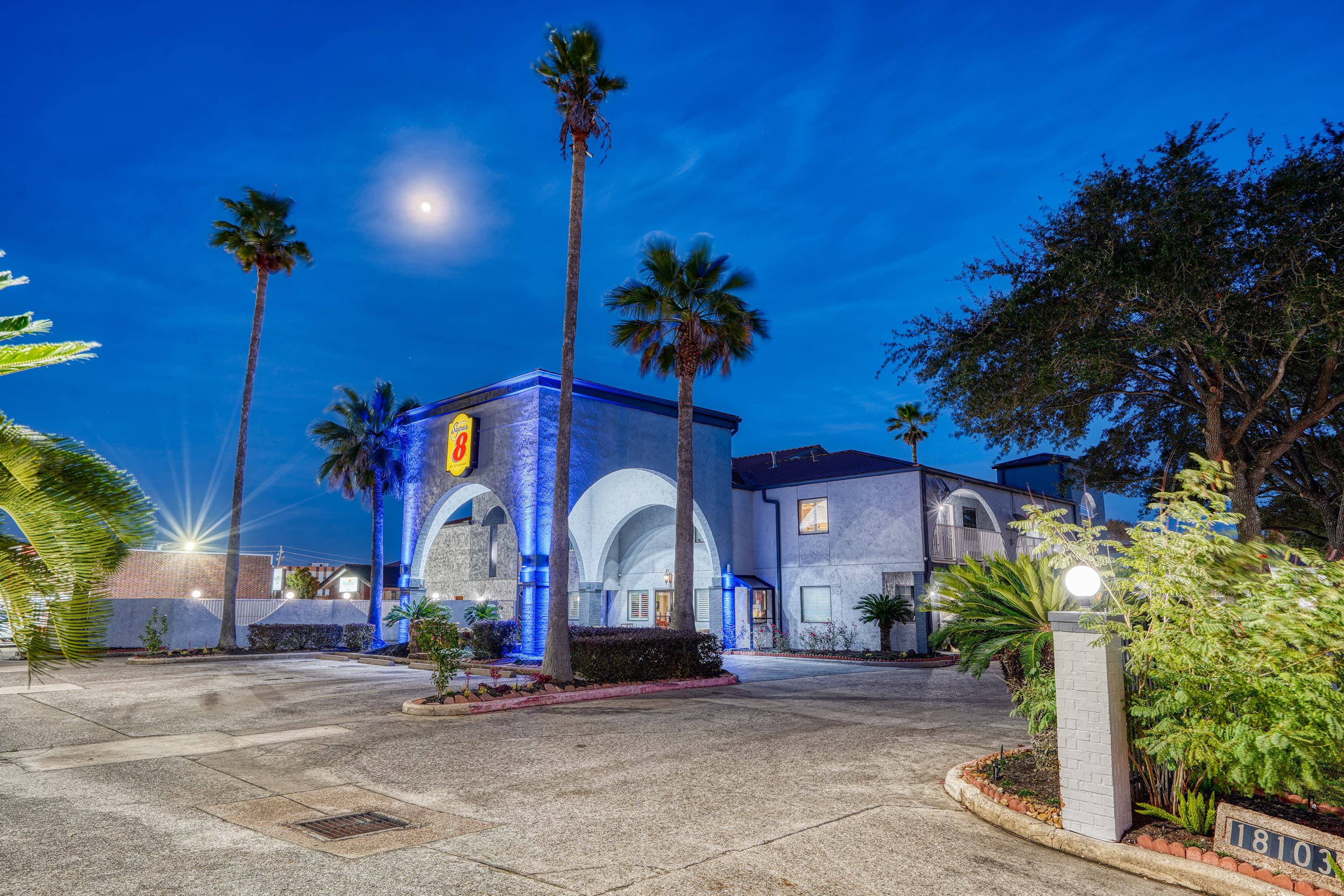 Super 8 by Wyndham Houston/ Webster - NASA