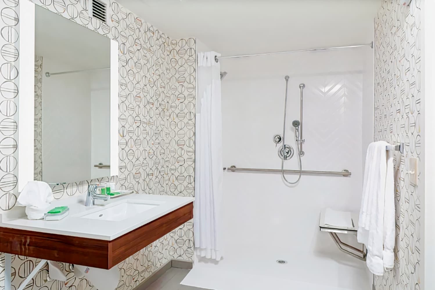 Holiday Inn & Suites Boston Peabody