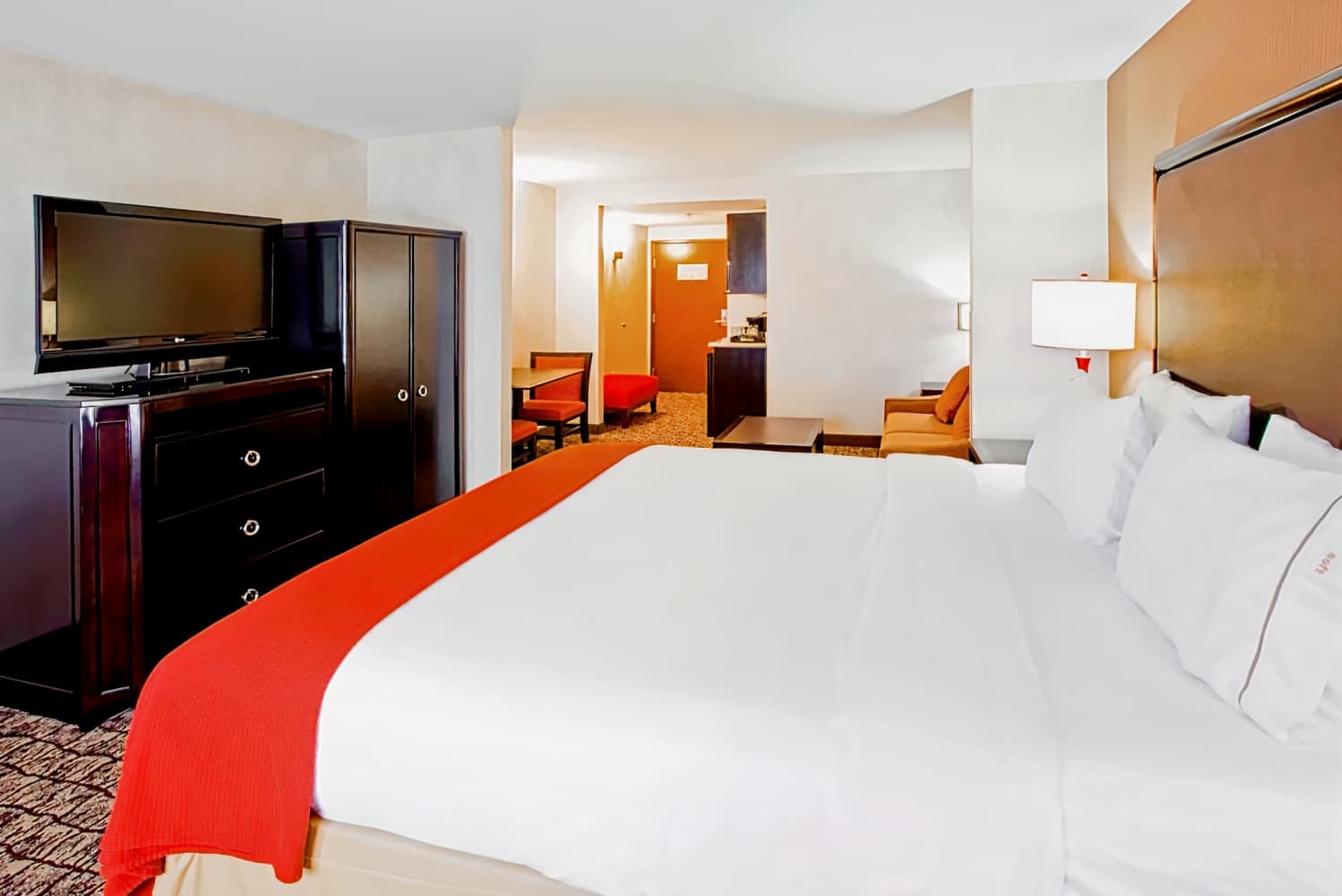 Holiday Inn Express & Suites Columbia - East Elkridge, an IHG Hotel