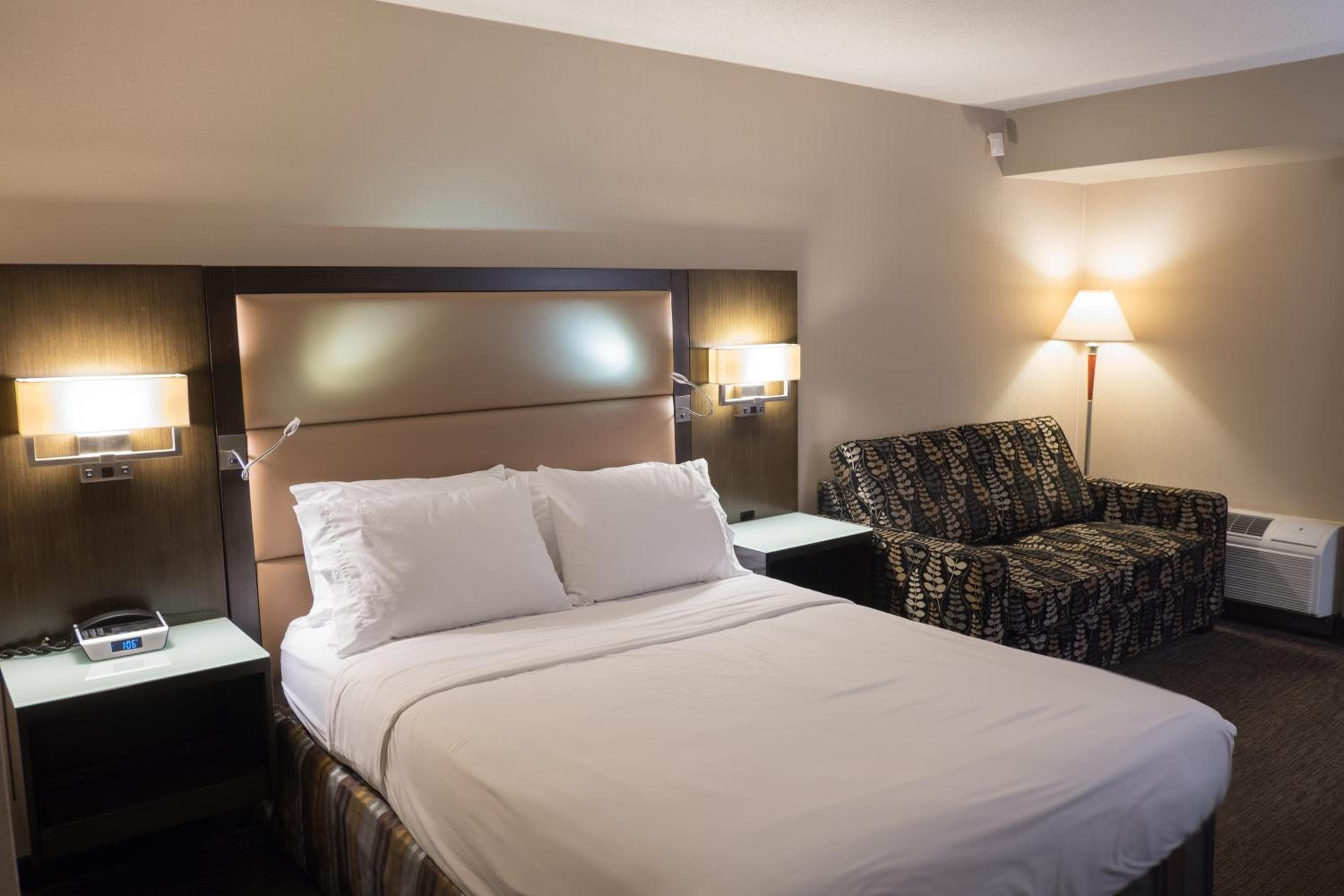 Holiday Inn Vancouver Downtown & Suites, an IHG Hotel