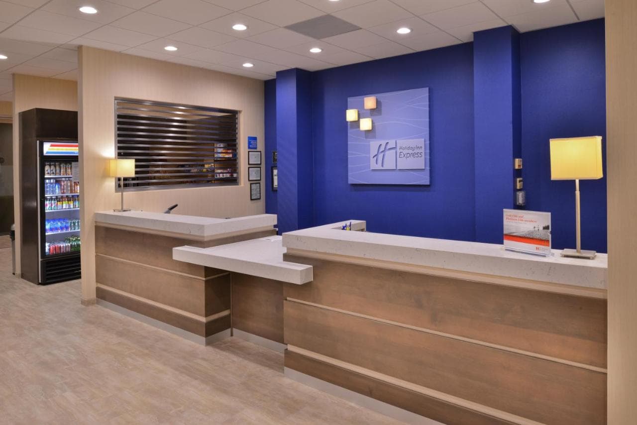 Holiday Inn Express Hotel & Suites Pasadena-Colorado Boulevard, an IHG Hotel