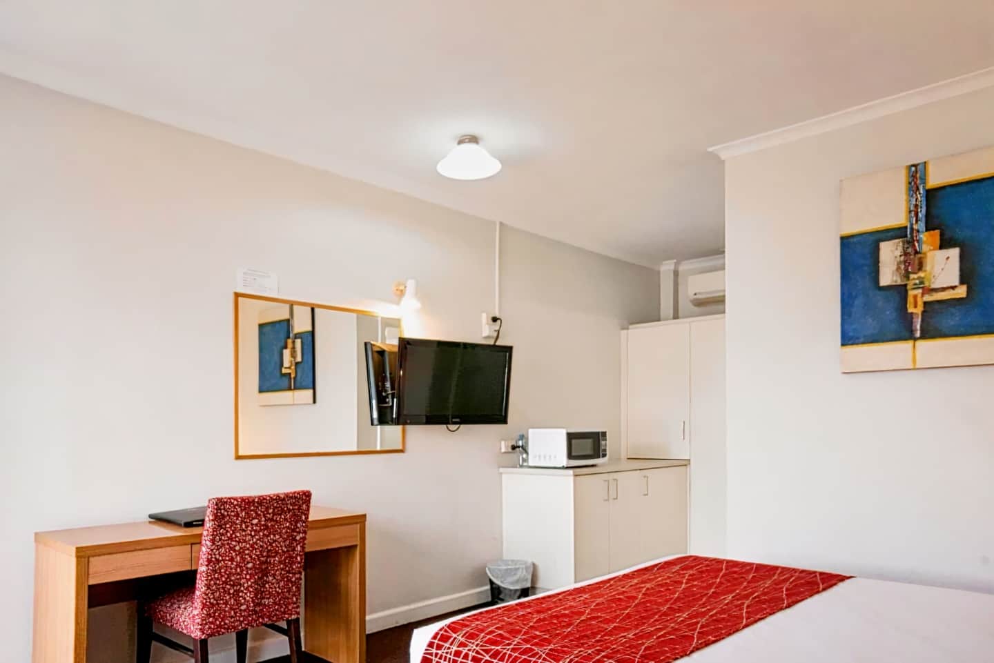 Admiralty Inn