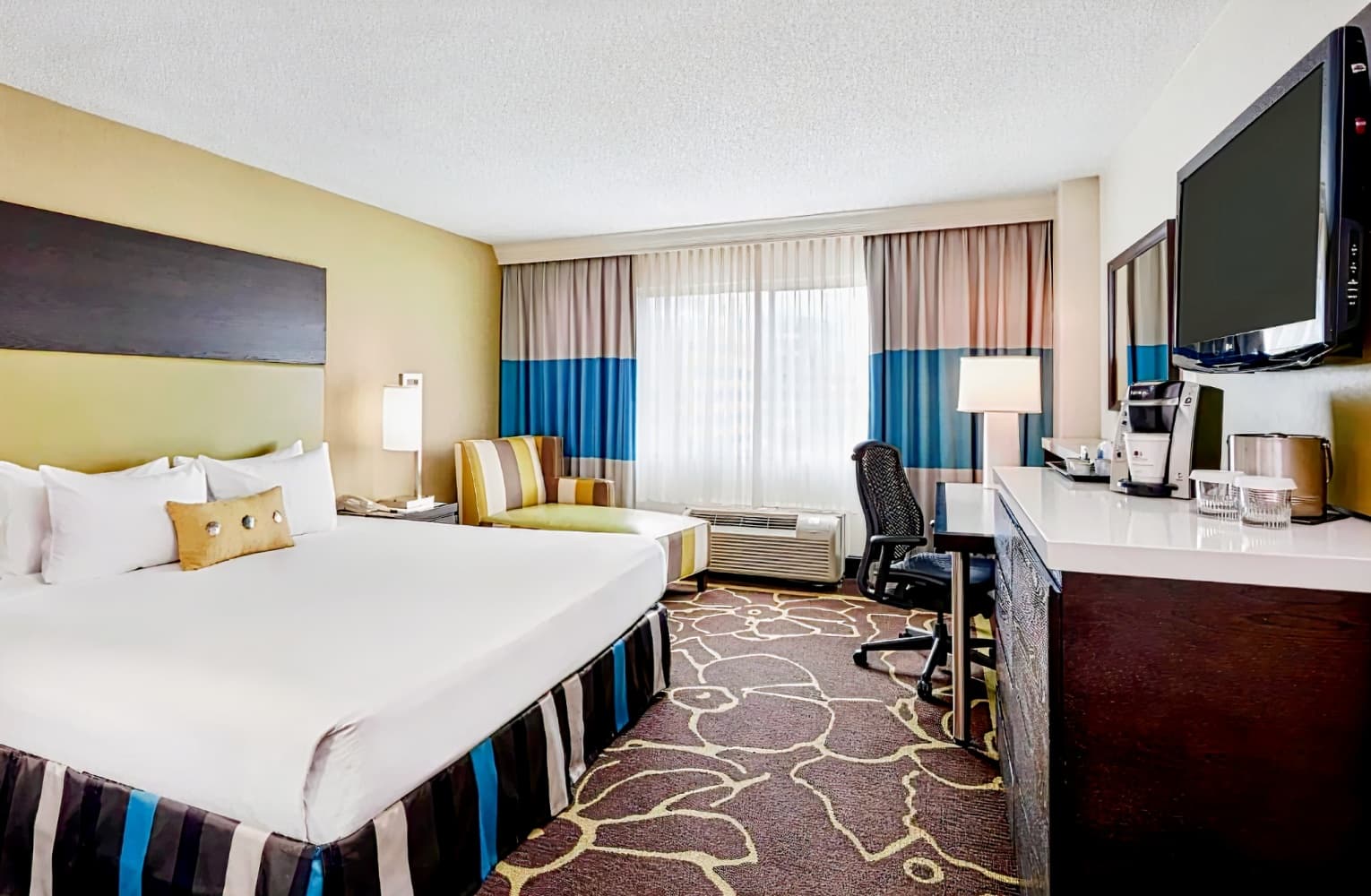 DoubleTree by Hilton Charlotte Gateway Village