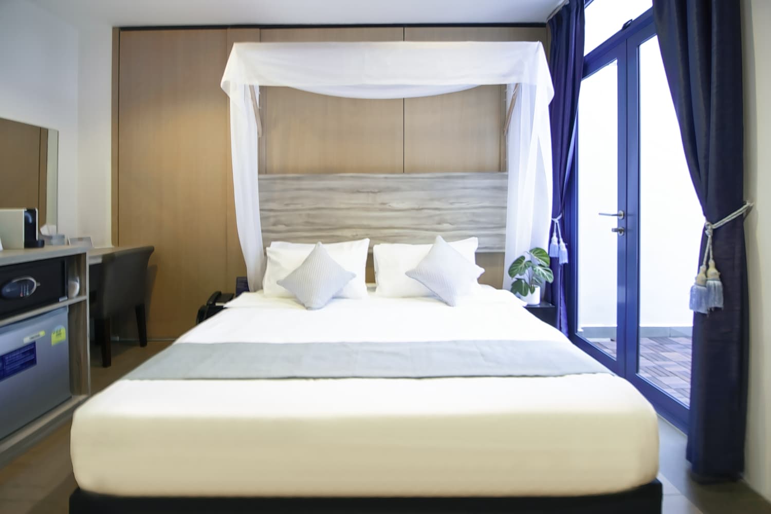 Victoria Hotel, a NuVe Group Collection
