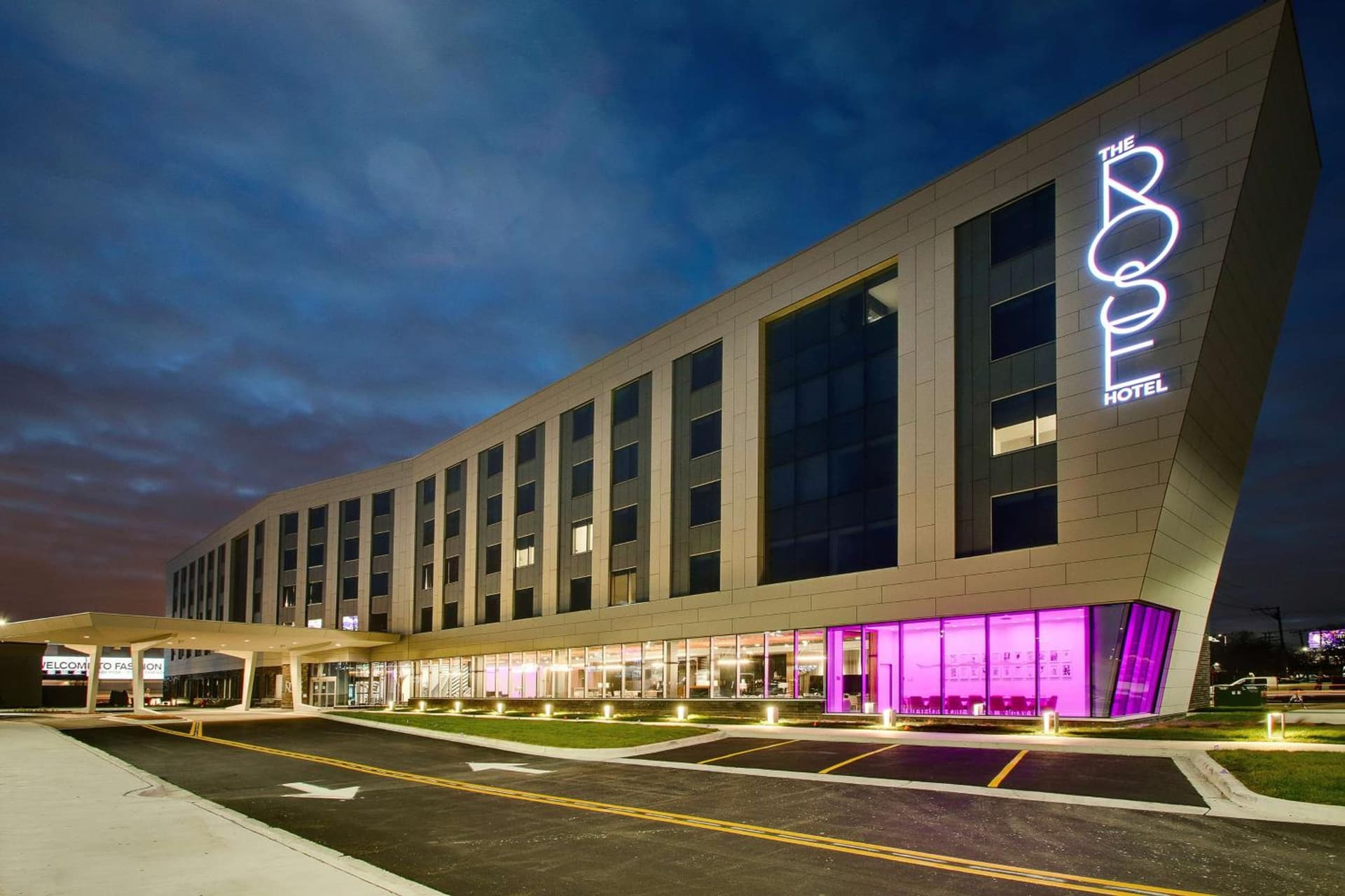 The Rose Hotel Chicago O'hare Tapestry Collection by Hilton
