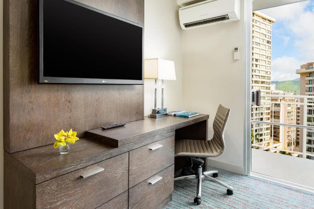 Courtyard by Marriott Waikiki Beach