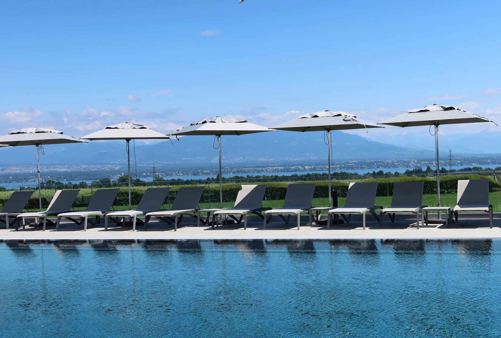 Everness Hotel & Resort