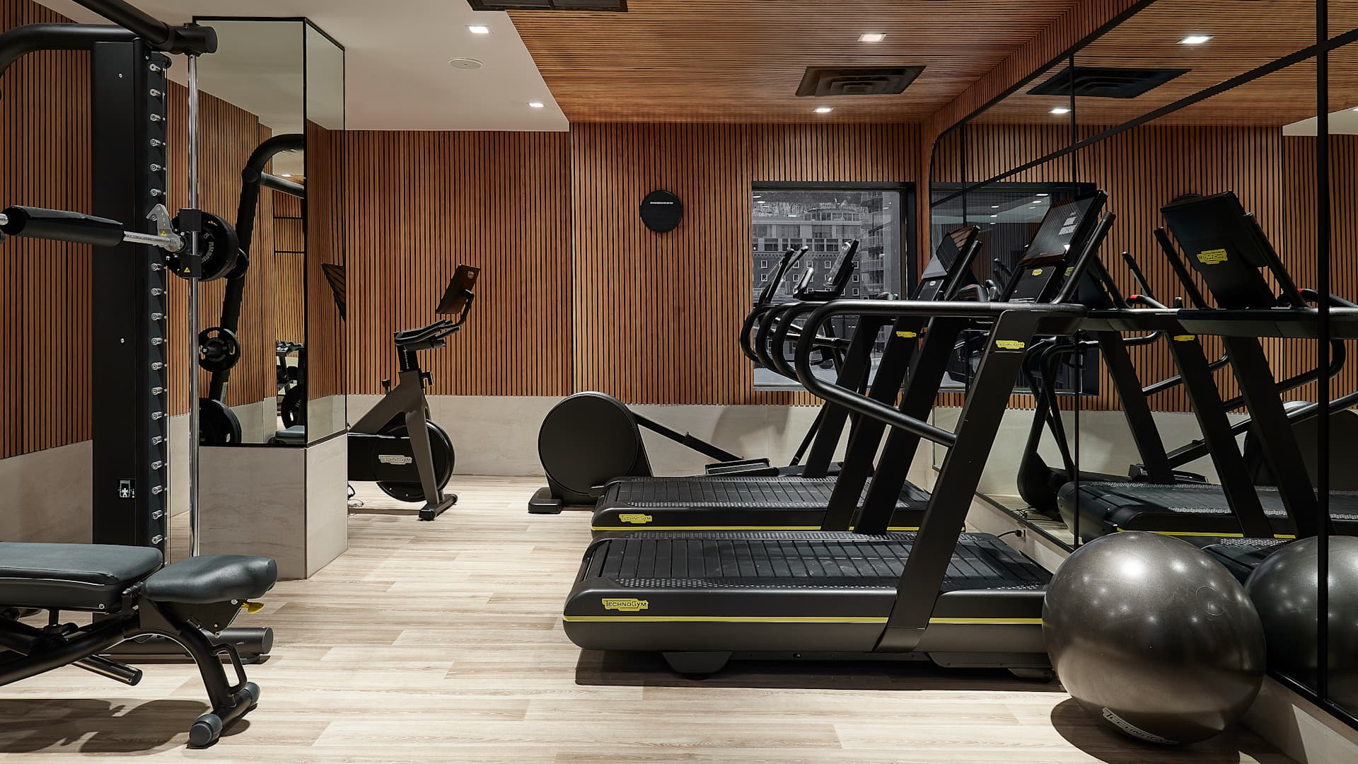 Vogue Hotel Montreal Downtown, Curio Collection by Hilton