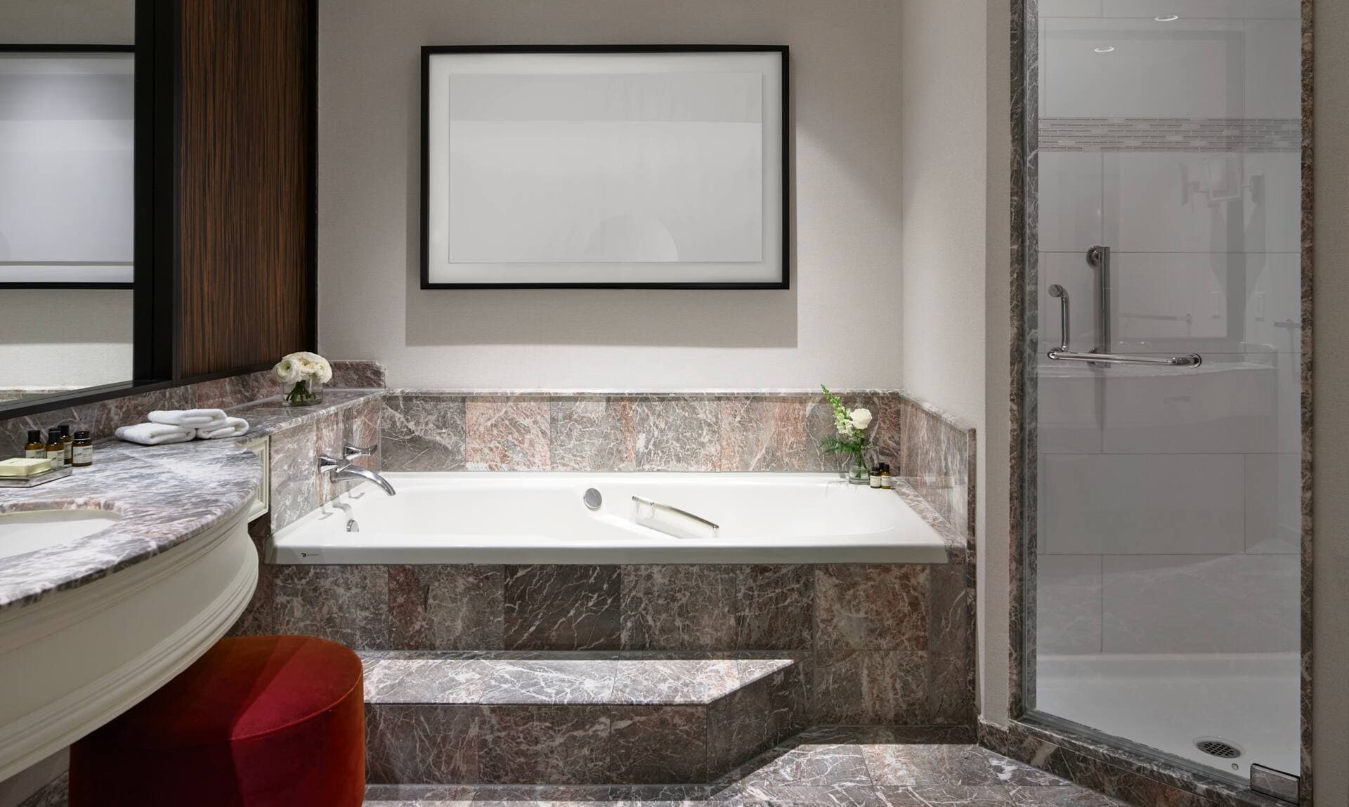 Vogue Hotel Montreal Downtown, Curio Collection by Hilton