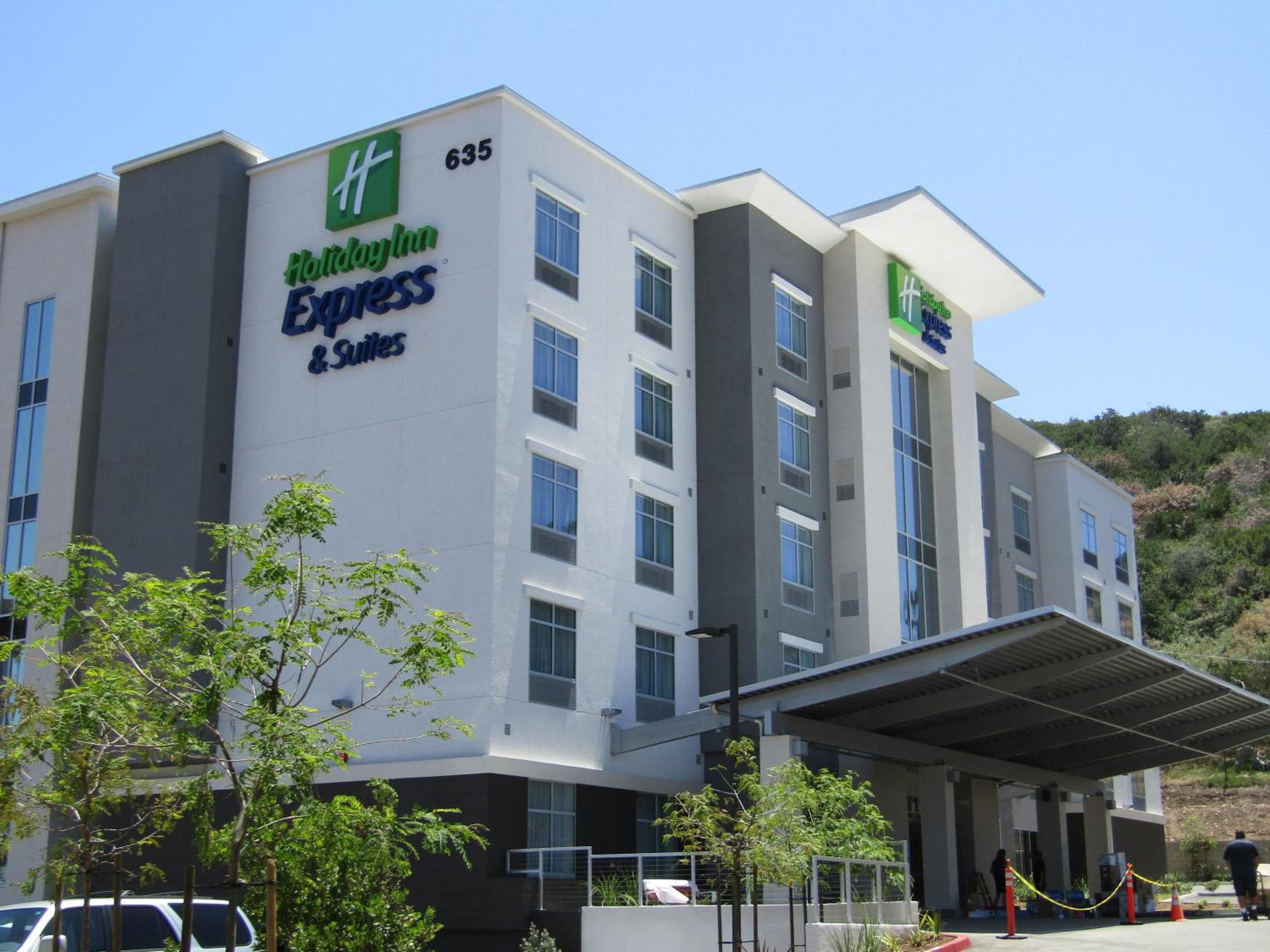 Holiday Inn Express & Suites San Diego - Mission Valley, an IHG Hotel