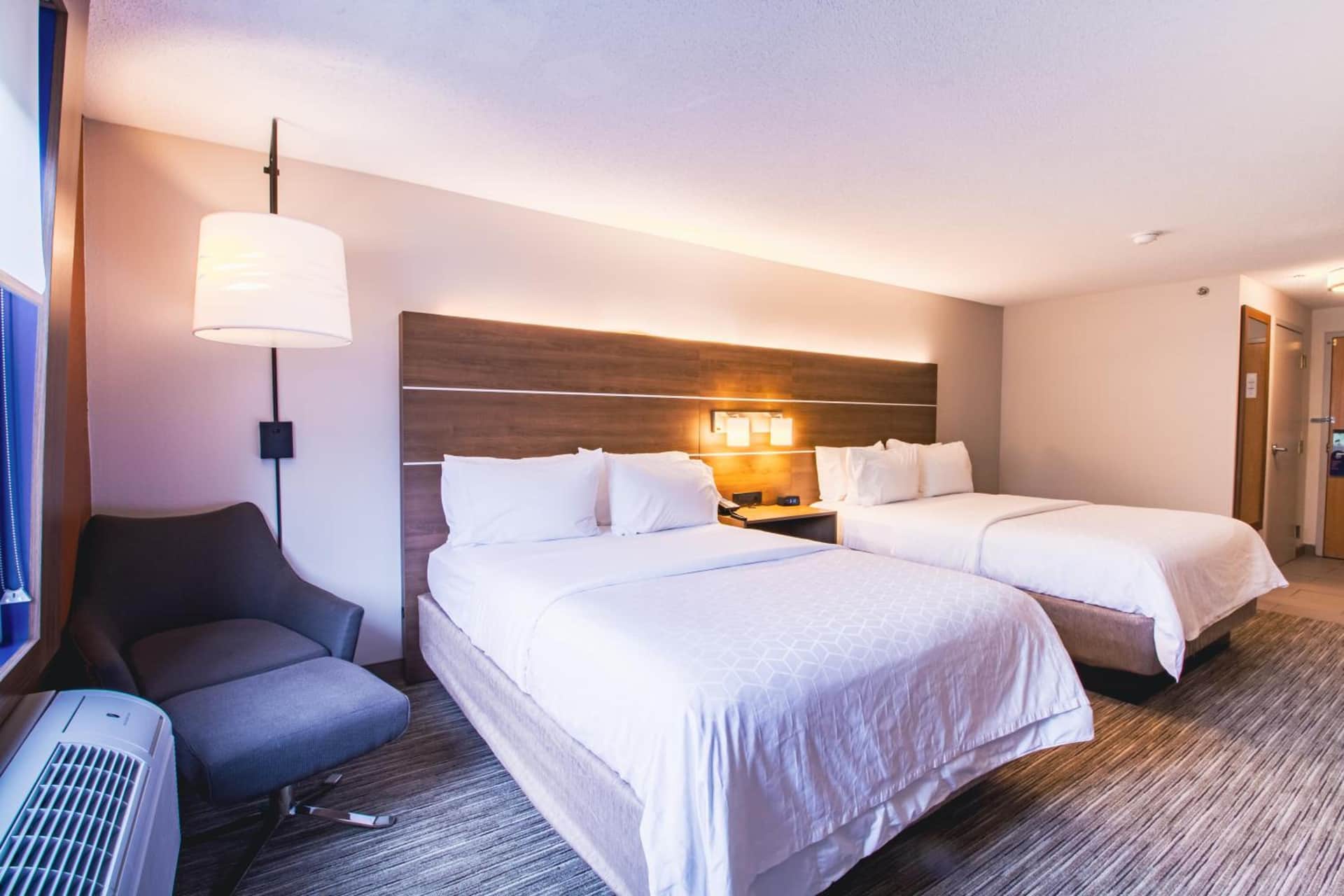 Holiday Inn Express & Suites - Lincoln East - White Mountains, an IHG Hotel