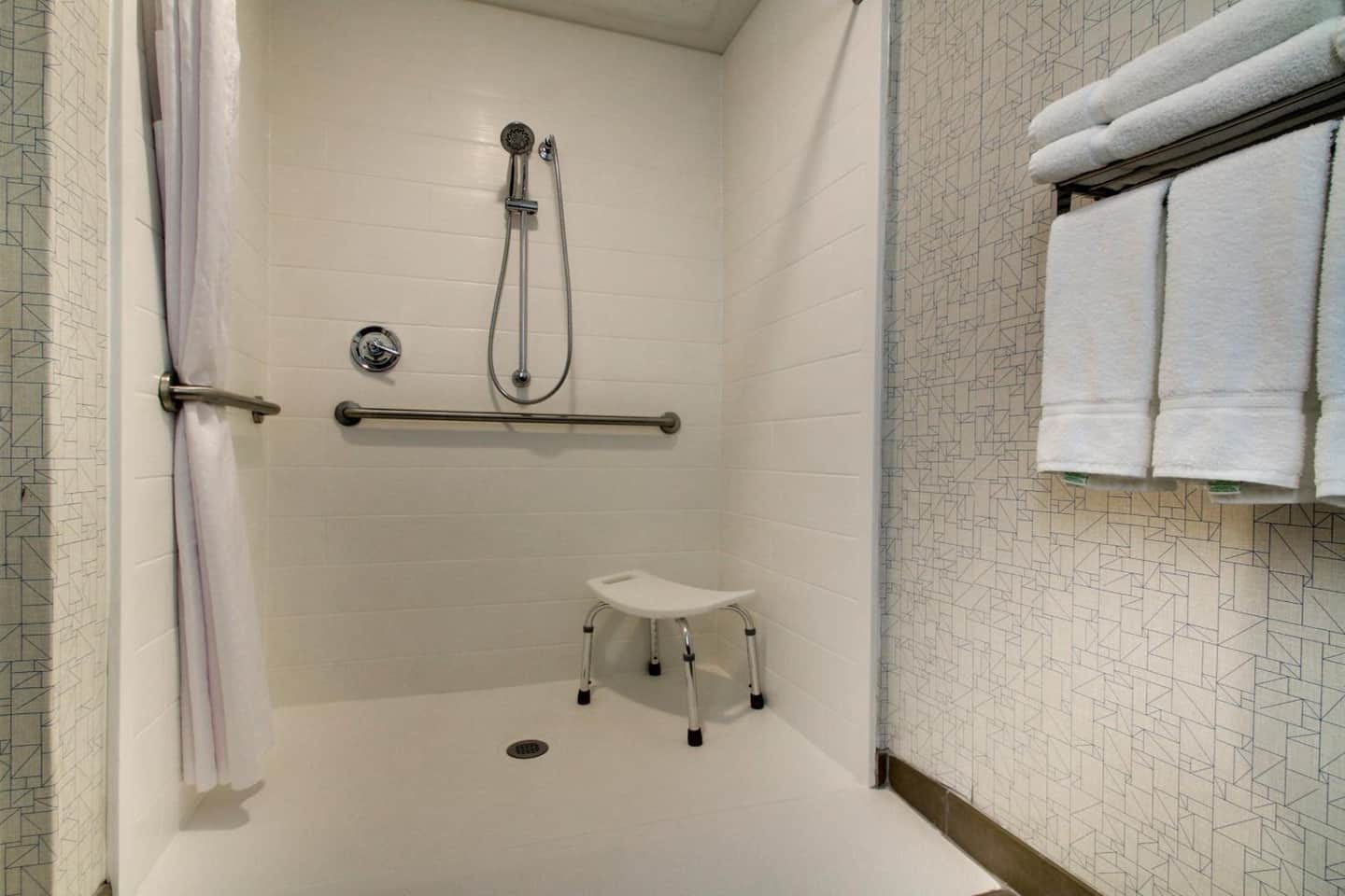 Holiday Inn Express & Suites - Lincoln East - White Mountains, an IHG Hotel