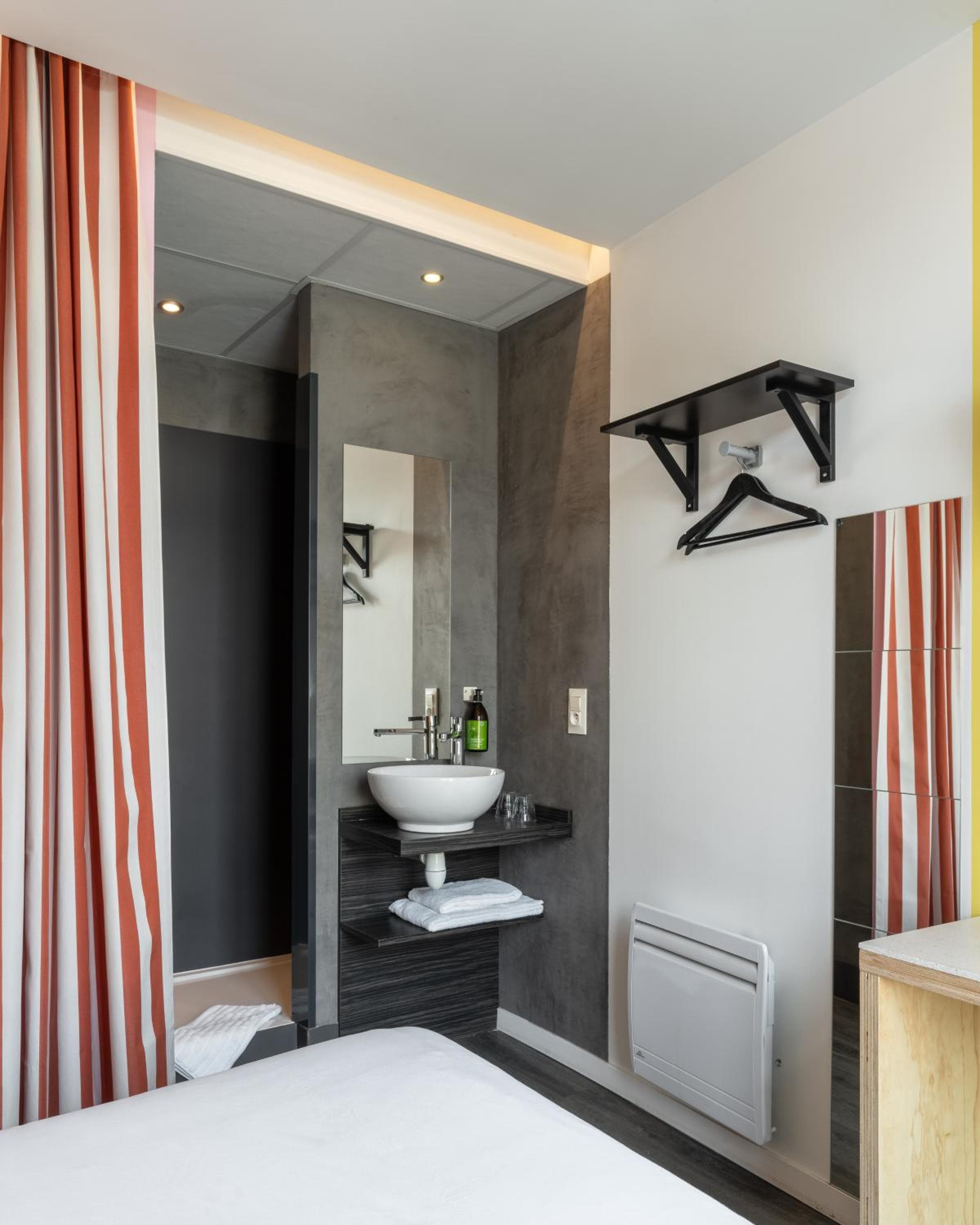 DEMAIN Hôtel & Conciergerie