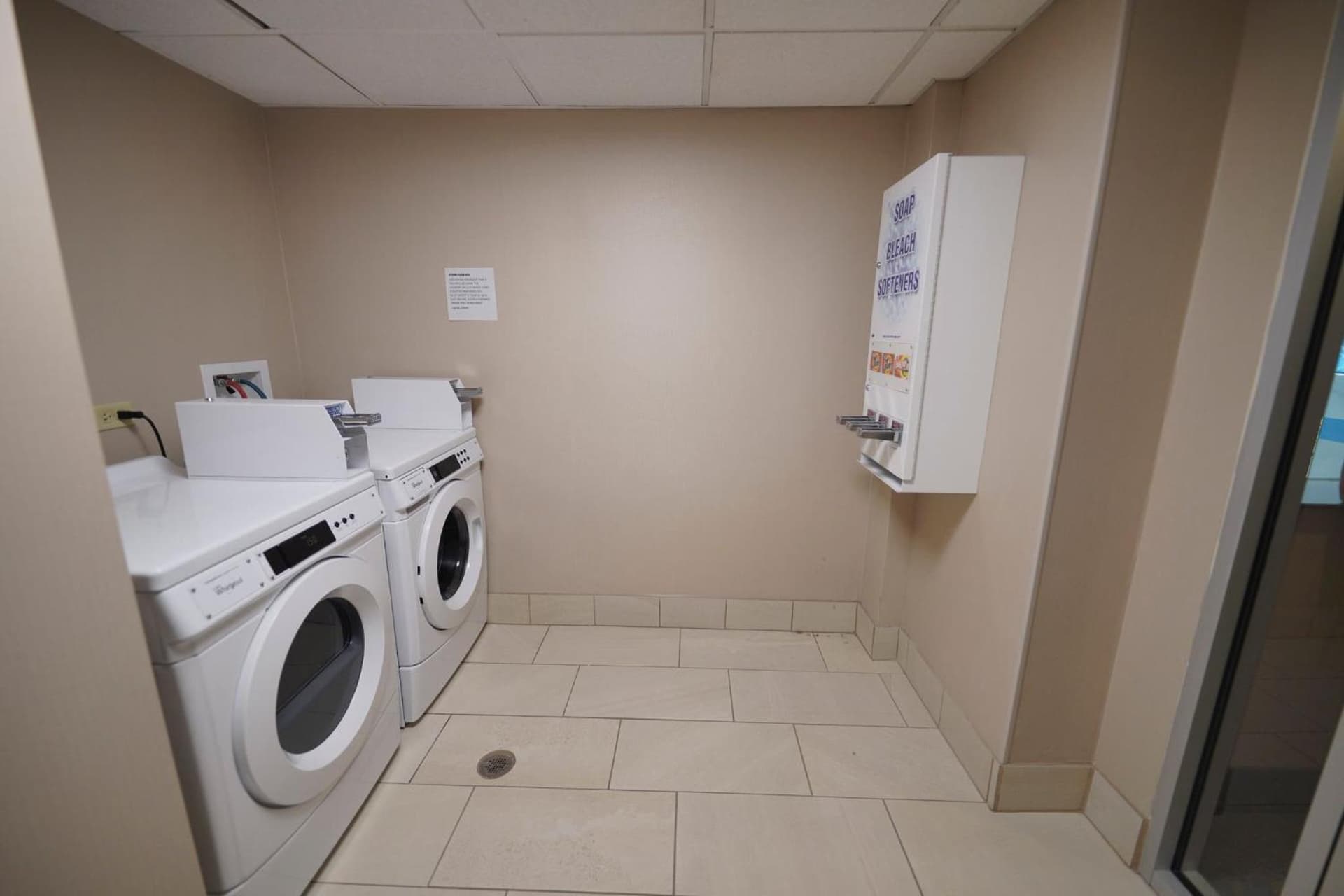 Holiday Inn & Suites Chicago-Carol Stream Wheaton, an IHG Hotel