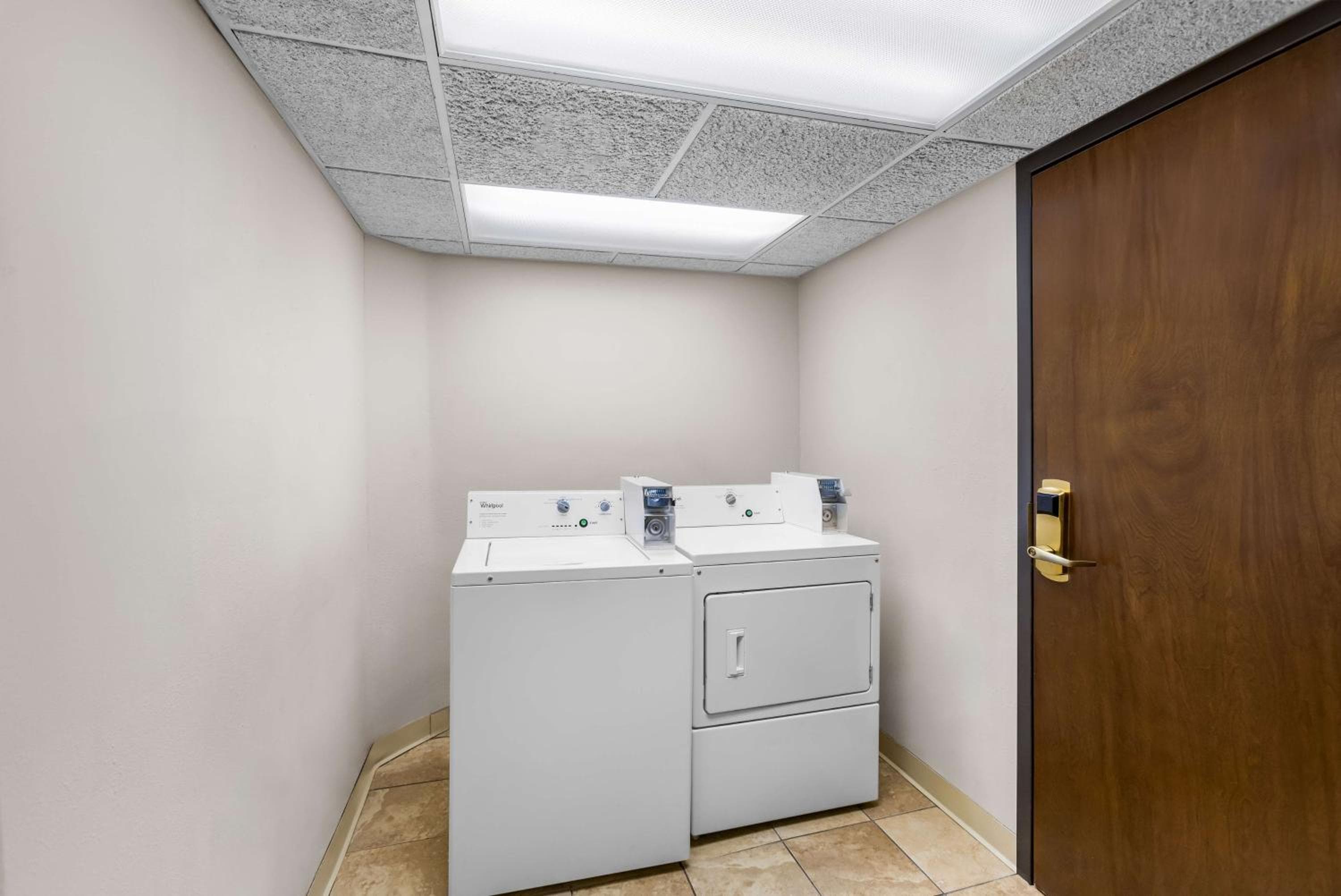 Sonesta Essential Houston Hobby Airport