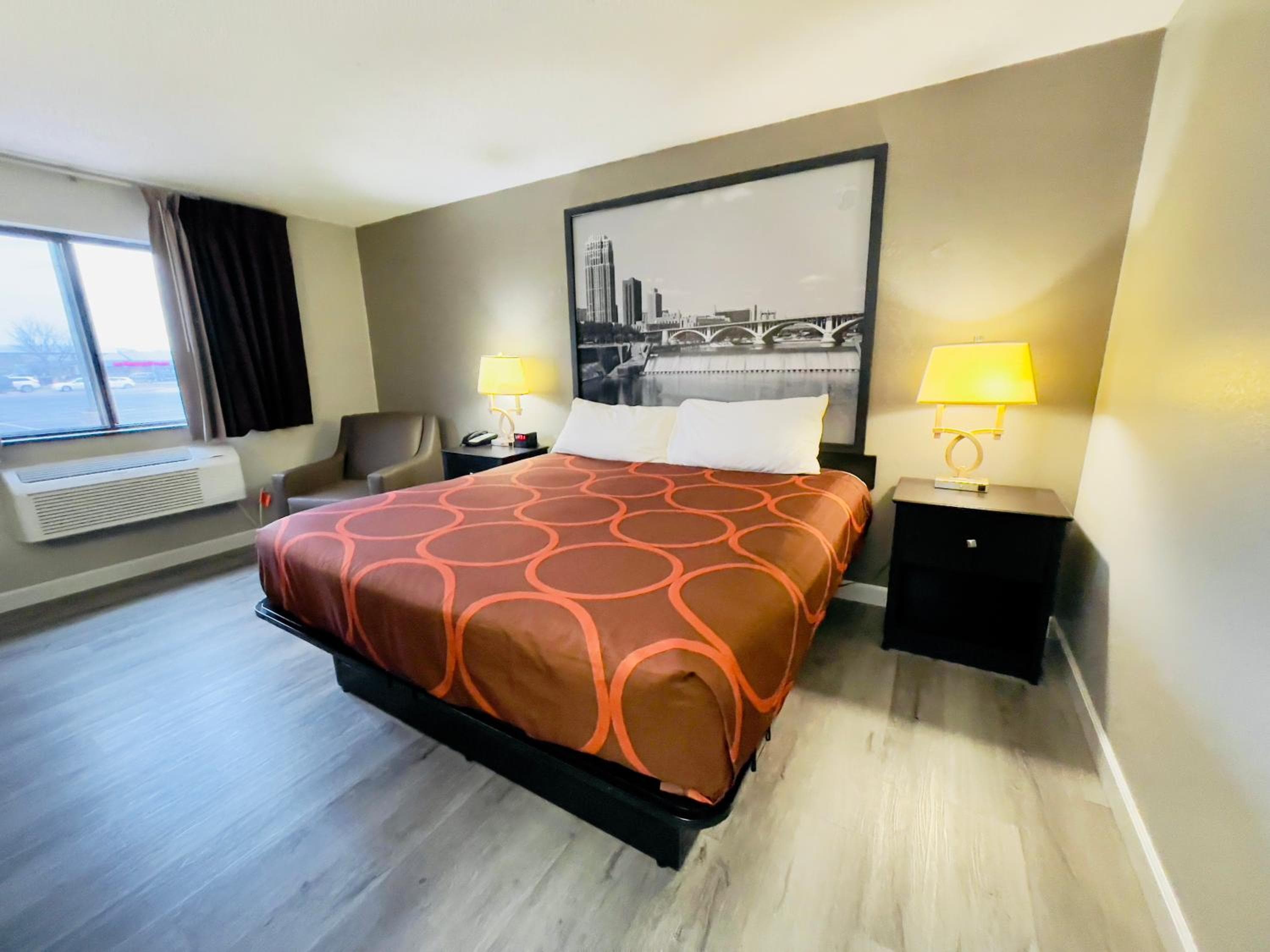 Super 8 by Wyndham Shakopee