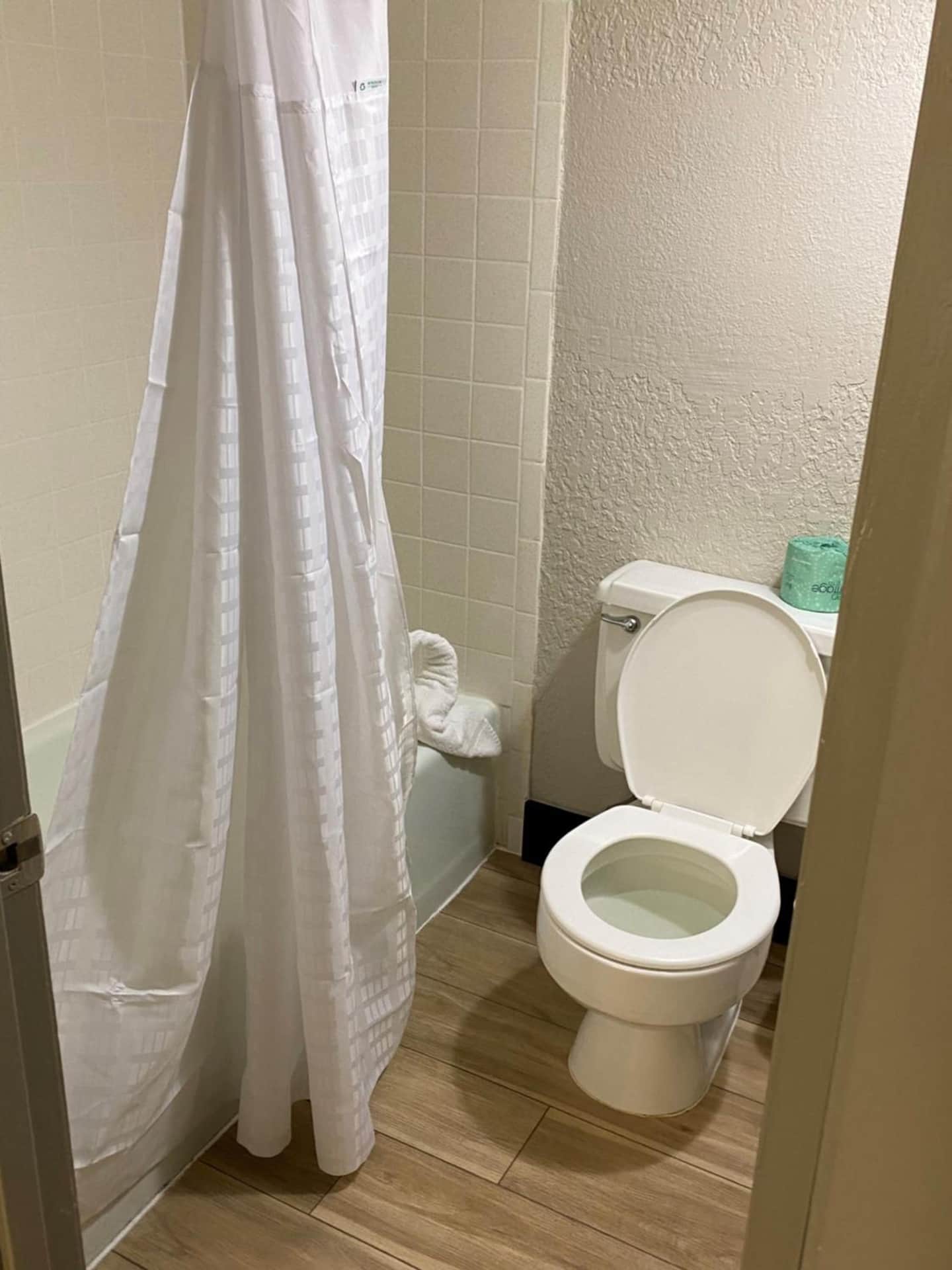 Days Inn & Suites by Wyndham Fort Pierce Midtown