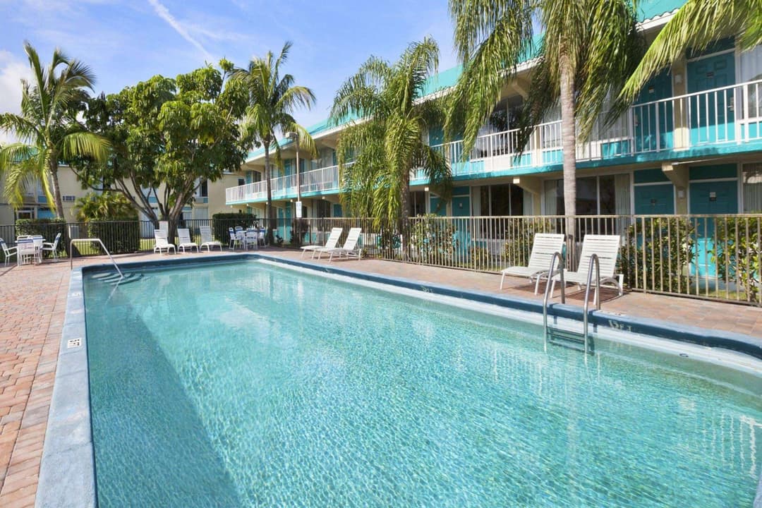 Days Inn & Suites by Wyndham Fort Pierce Midtown