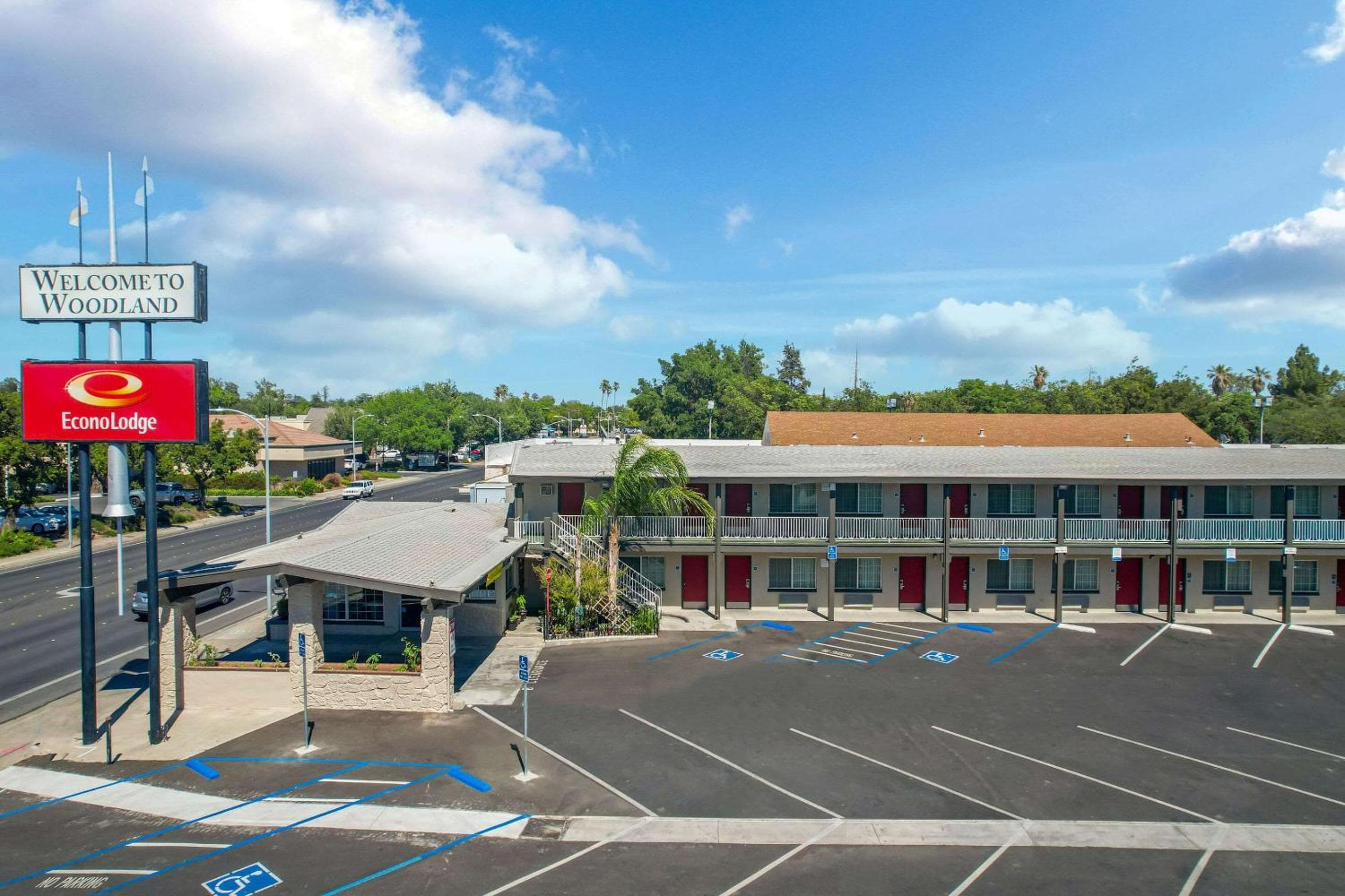 Econo Lodge Woodland near I-5