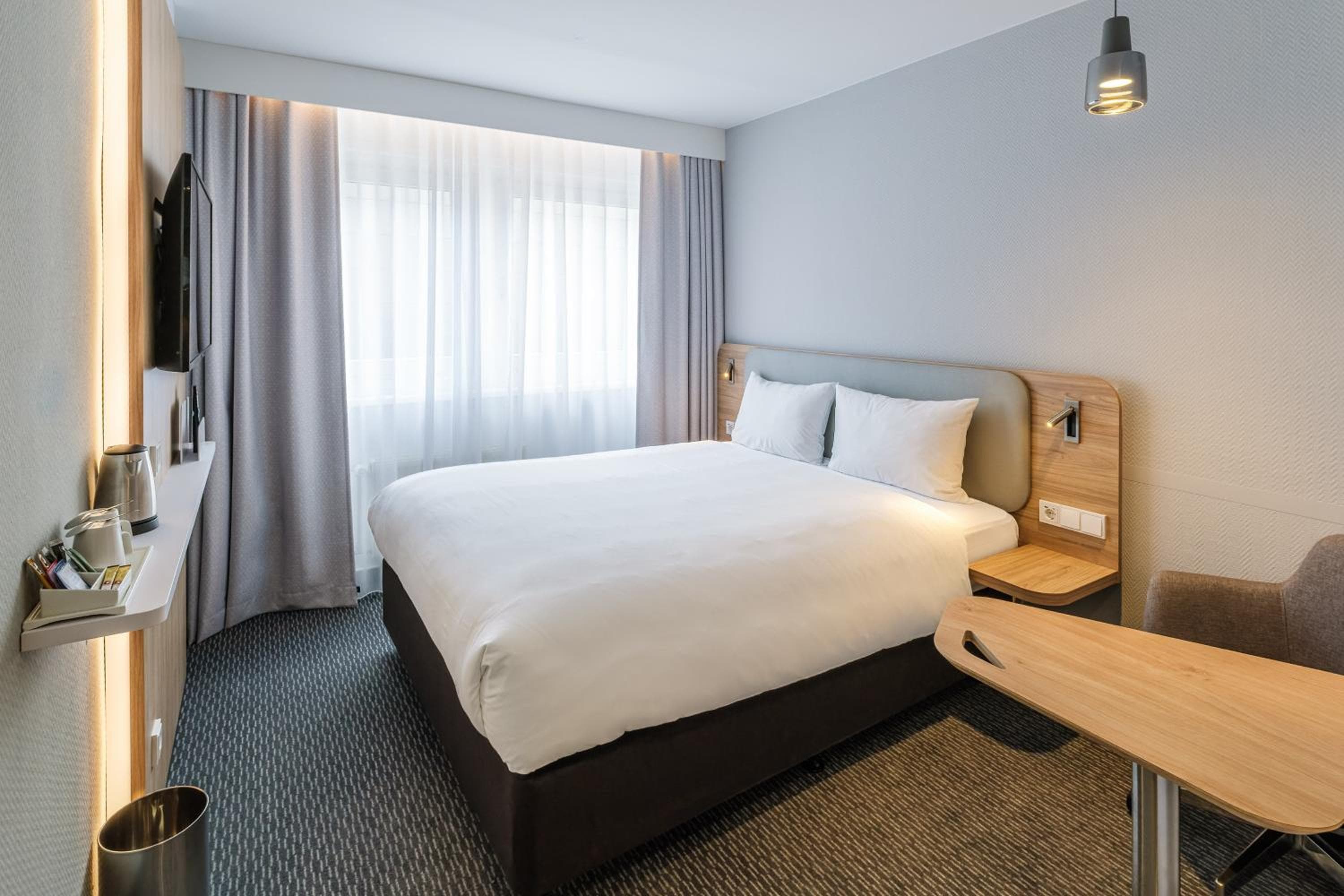 Holiday Inn Express Brussels - Airport by IHG