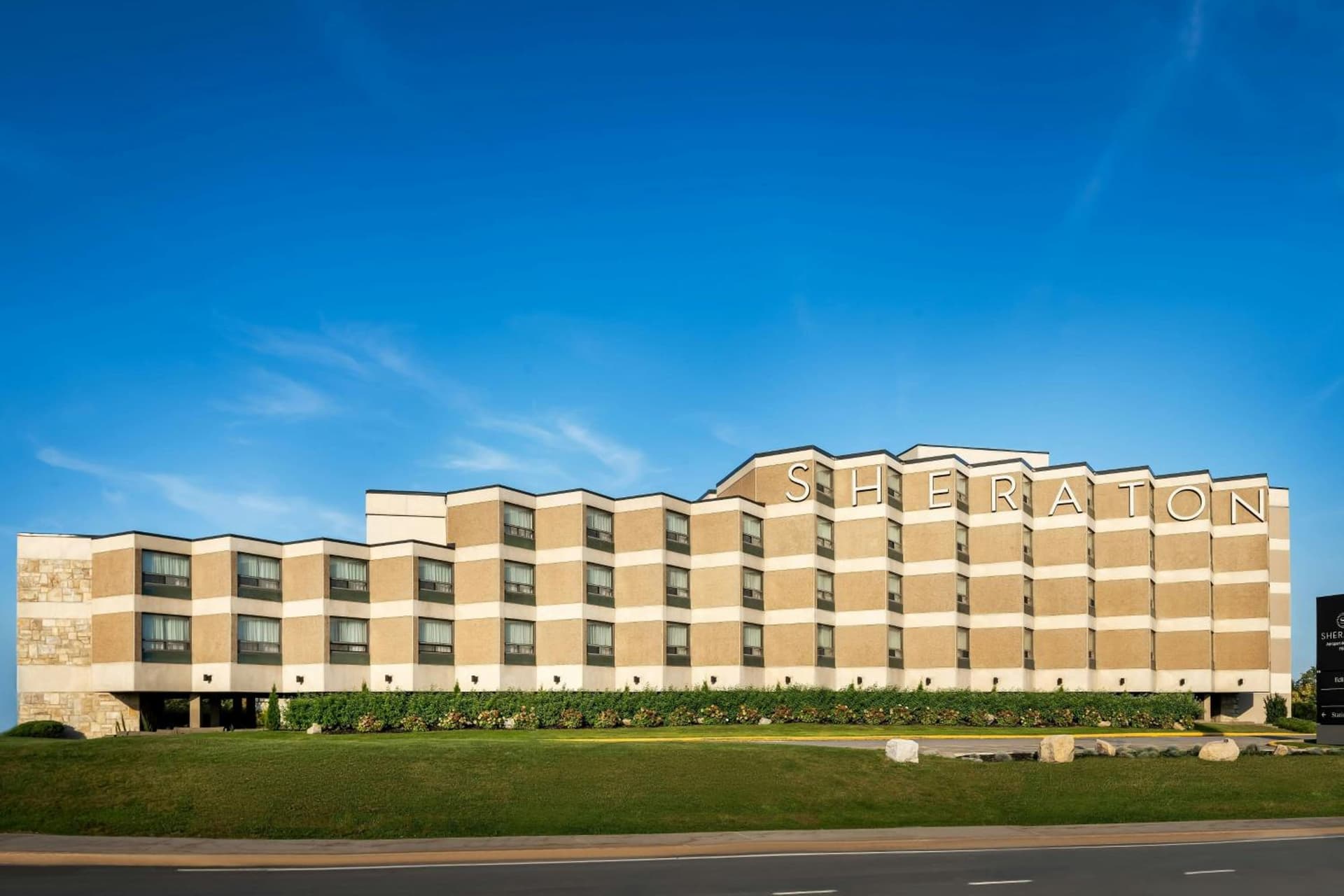 Sheraton Montreal Airport Hotel