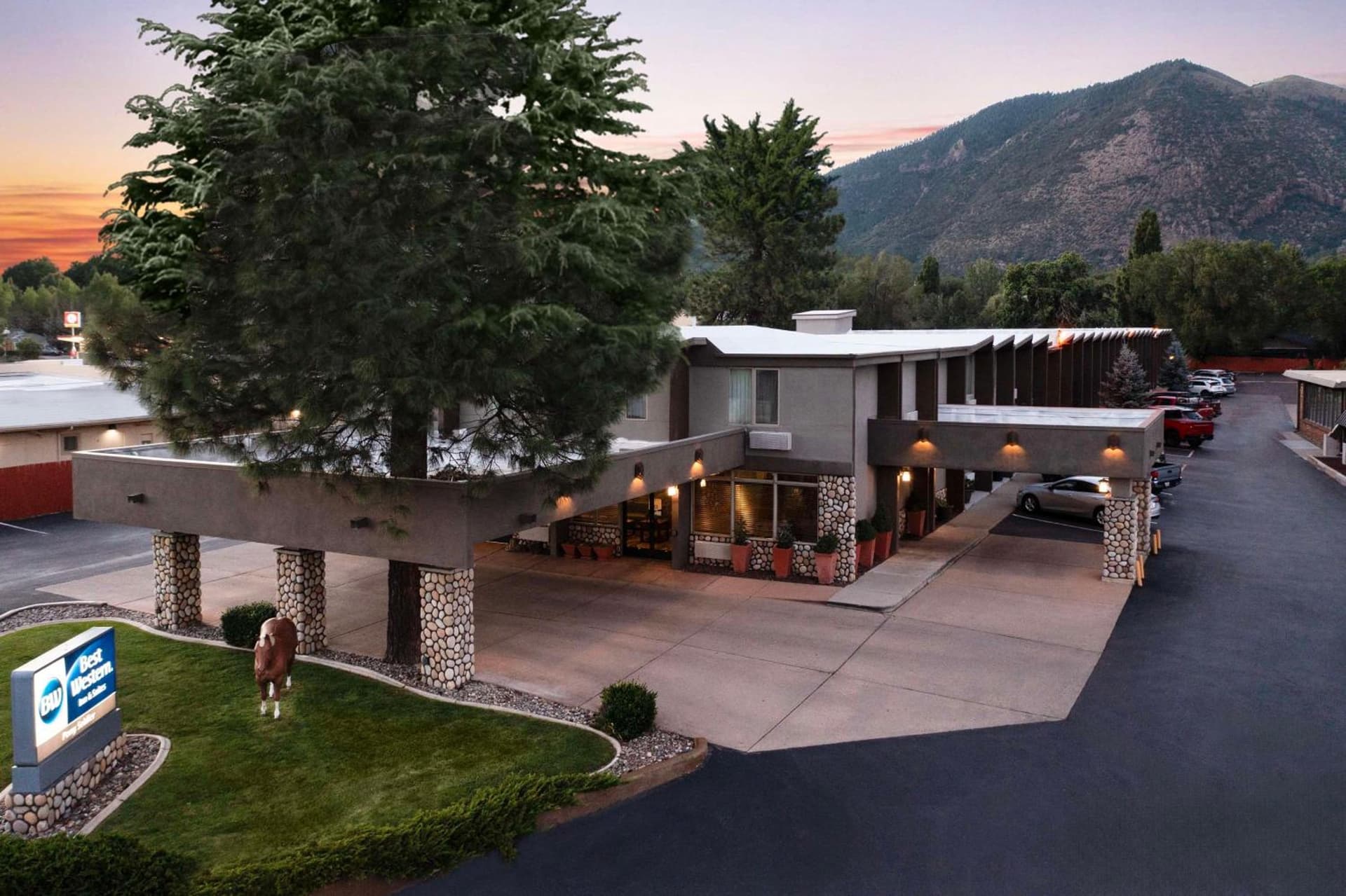 Best Western Pony Soldier Inn & Suites