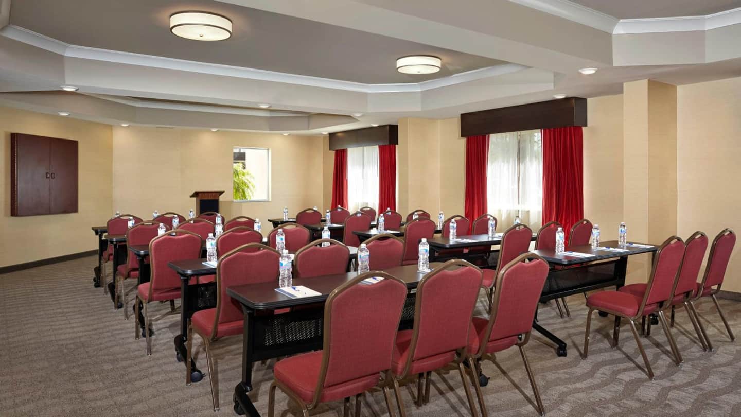 Holiday Inn Express & Suites - Naples Downtown - 5th Avenue