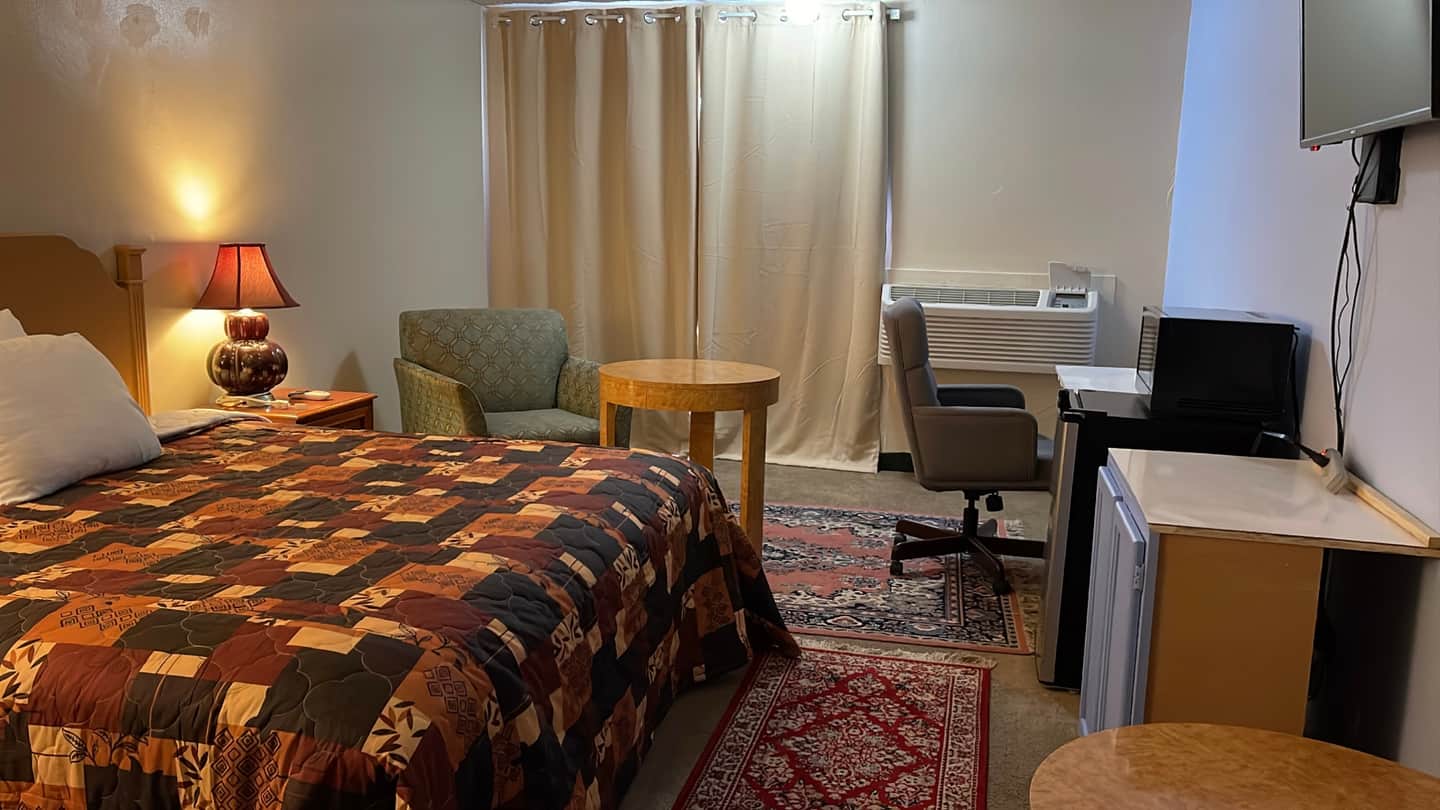 LAKE COUNTRY INN