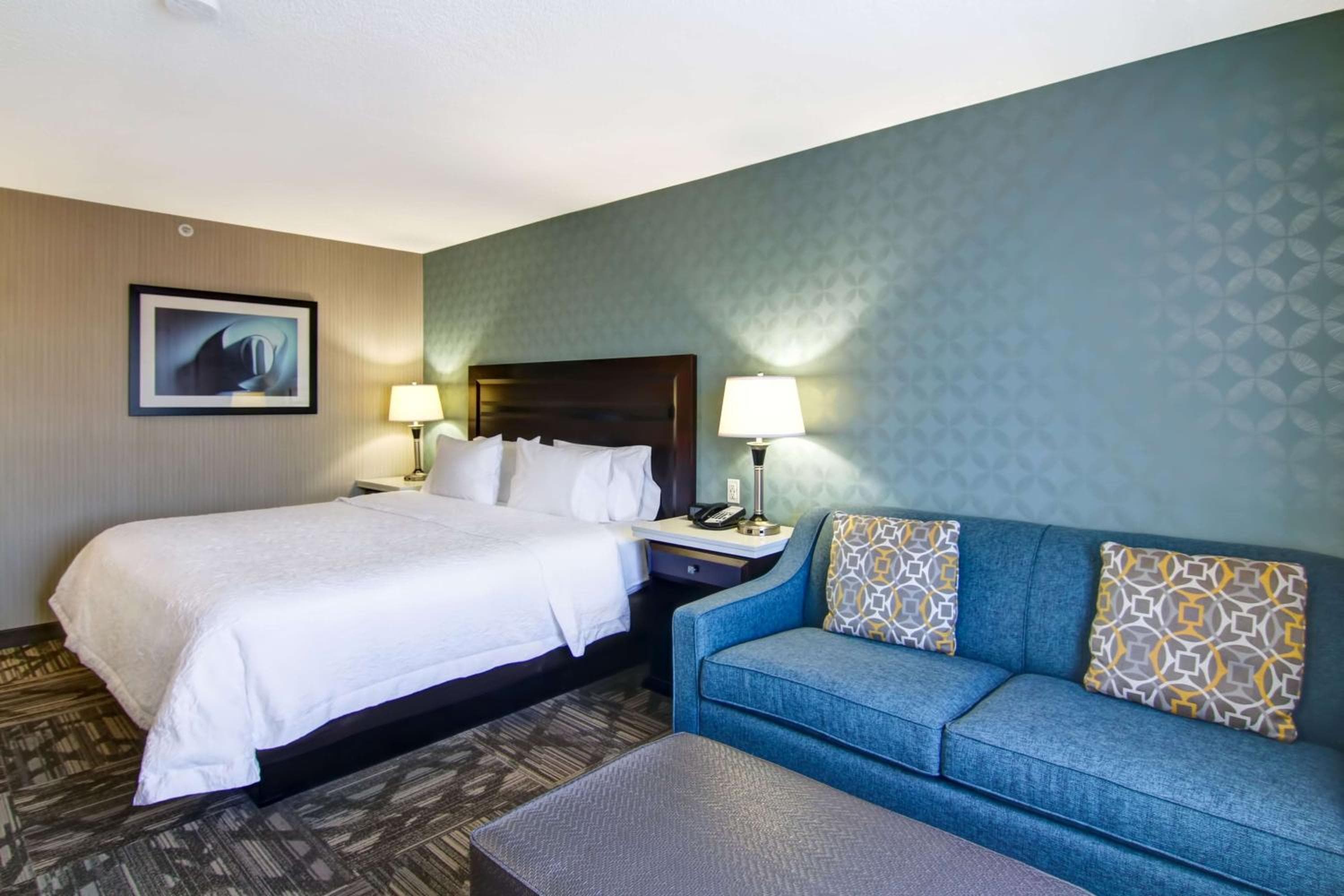Hampton Inn & Suites by Hilton Calgary Airport