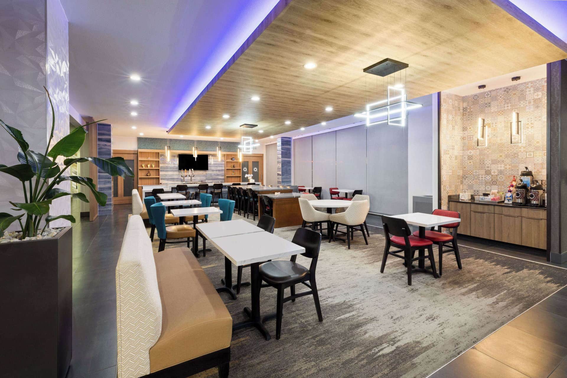 La Quinta Inn & Suites by Wyndham El Paso East Loop-375