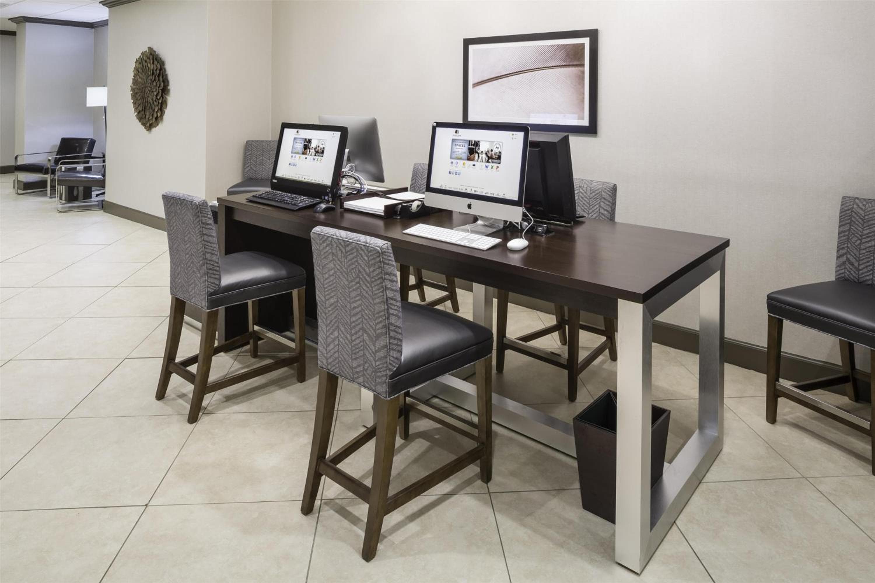 DoubleTree by Hilton Downtown Wilmington - Legal District