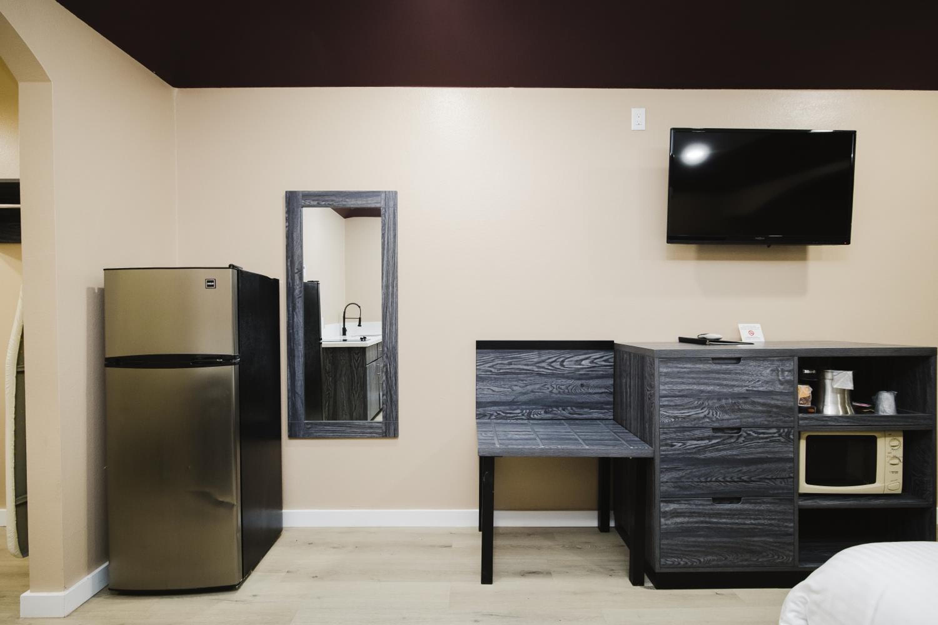 Sapphire Inn & Suites