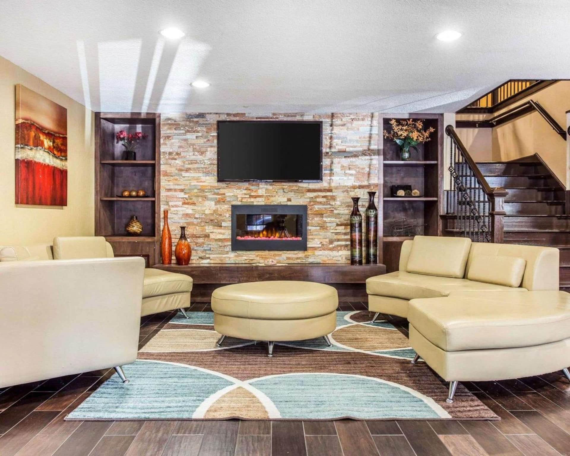 Comfort Inn & Suites – Ballpark Area
