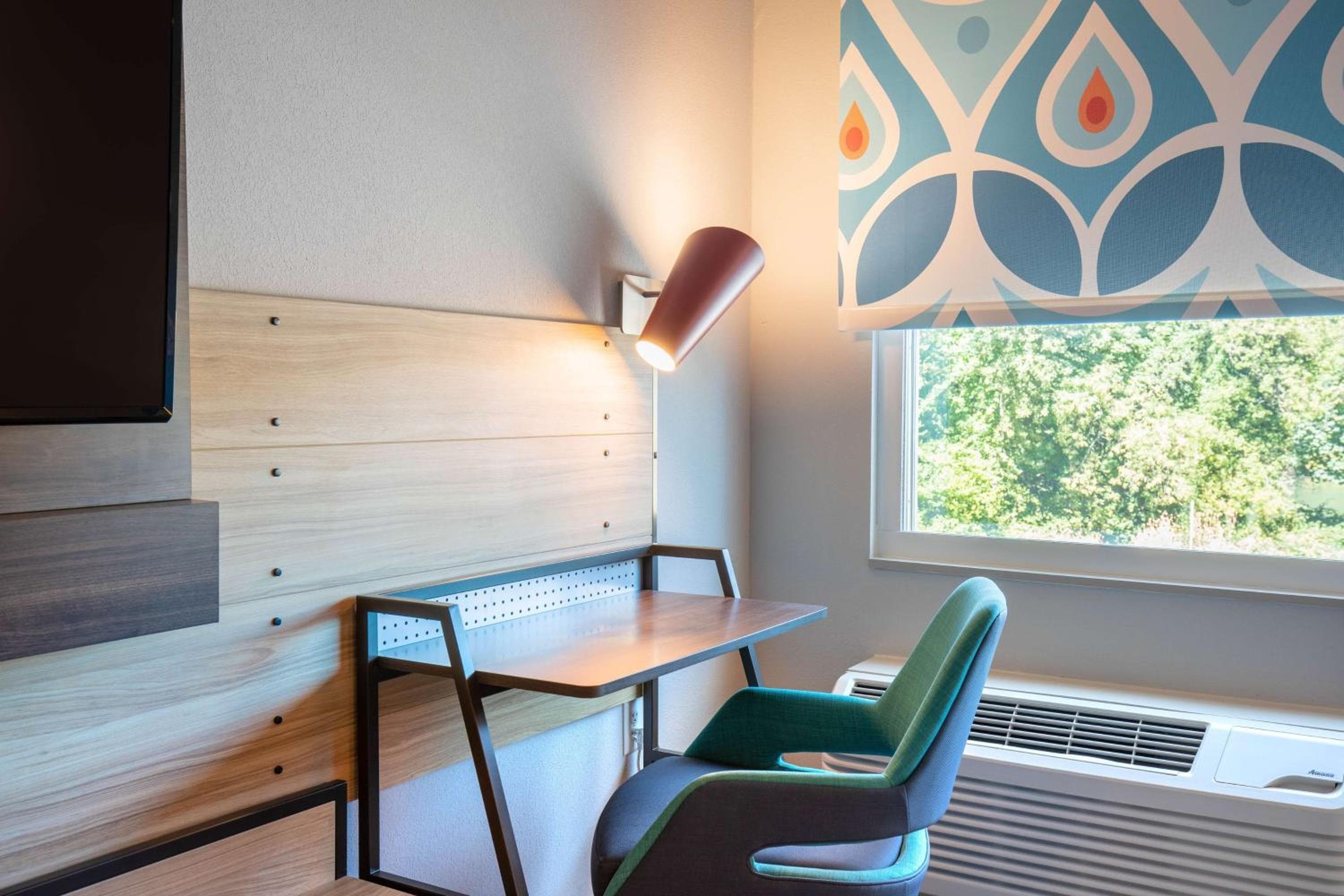 Tru by Hilton Eugene