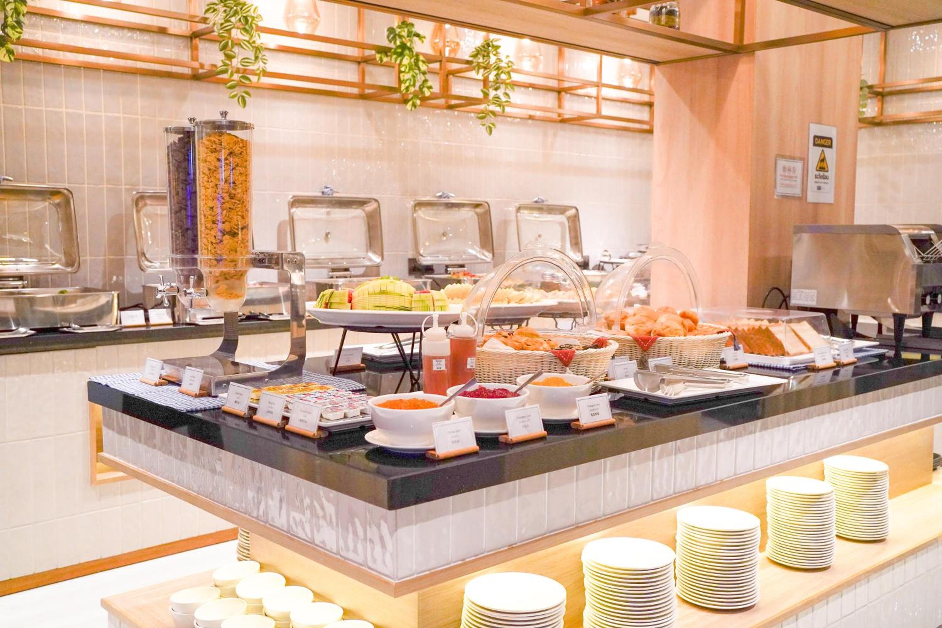 Holiday Inn Express & Suites Bangkok Central Pier by IHG