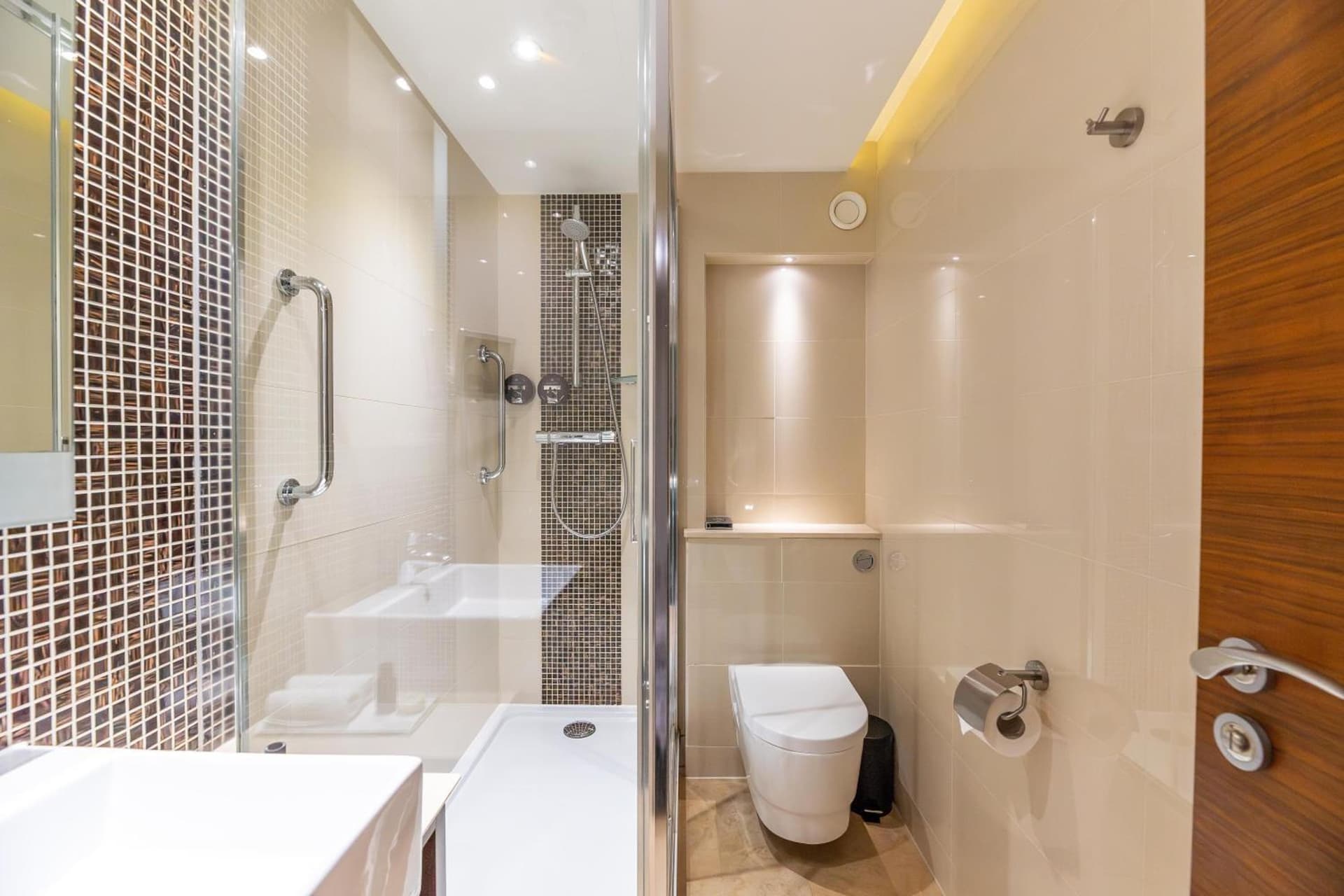 100 Queen's Gate Hotel London Kensington, Curio Collection by Hilton