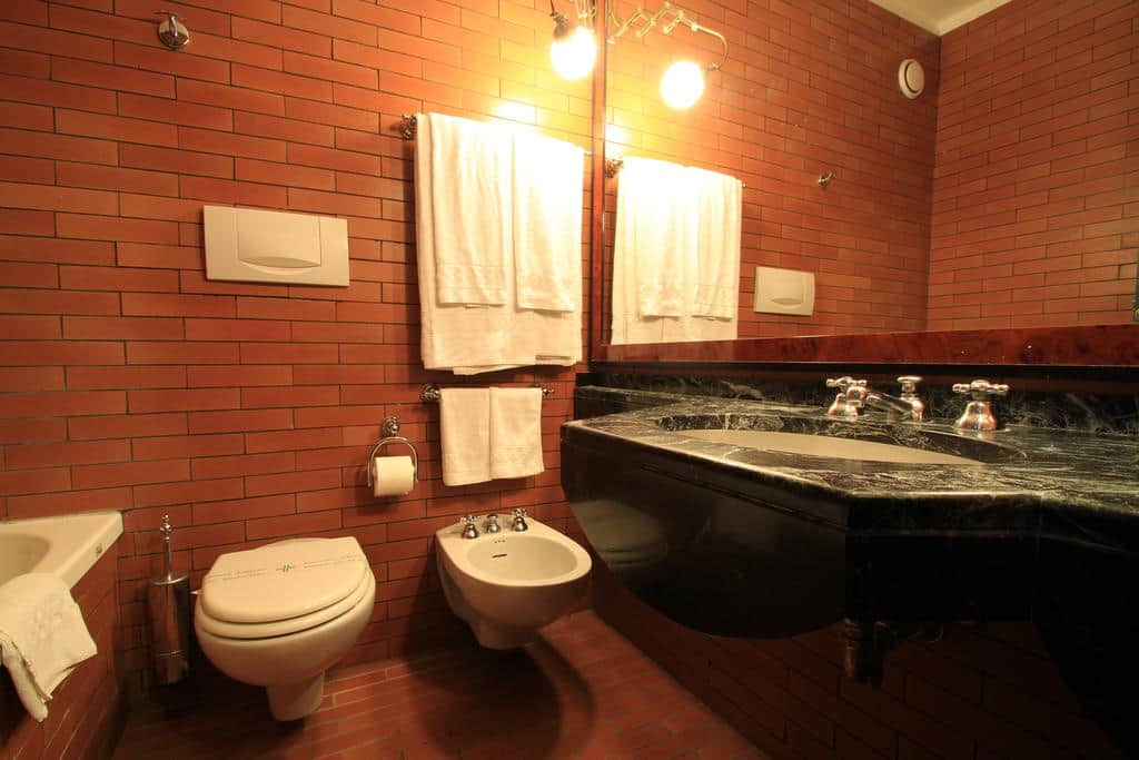 Colony Hotel